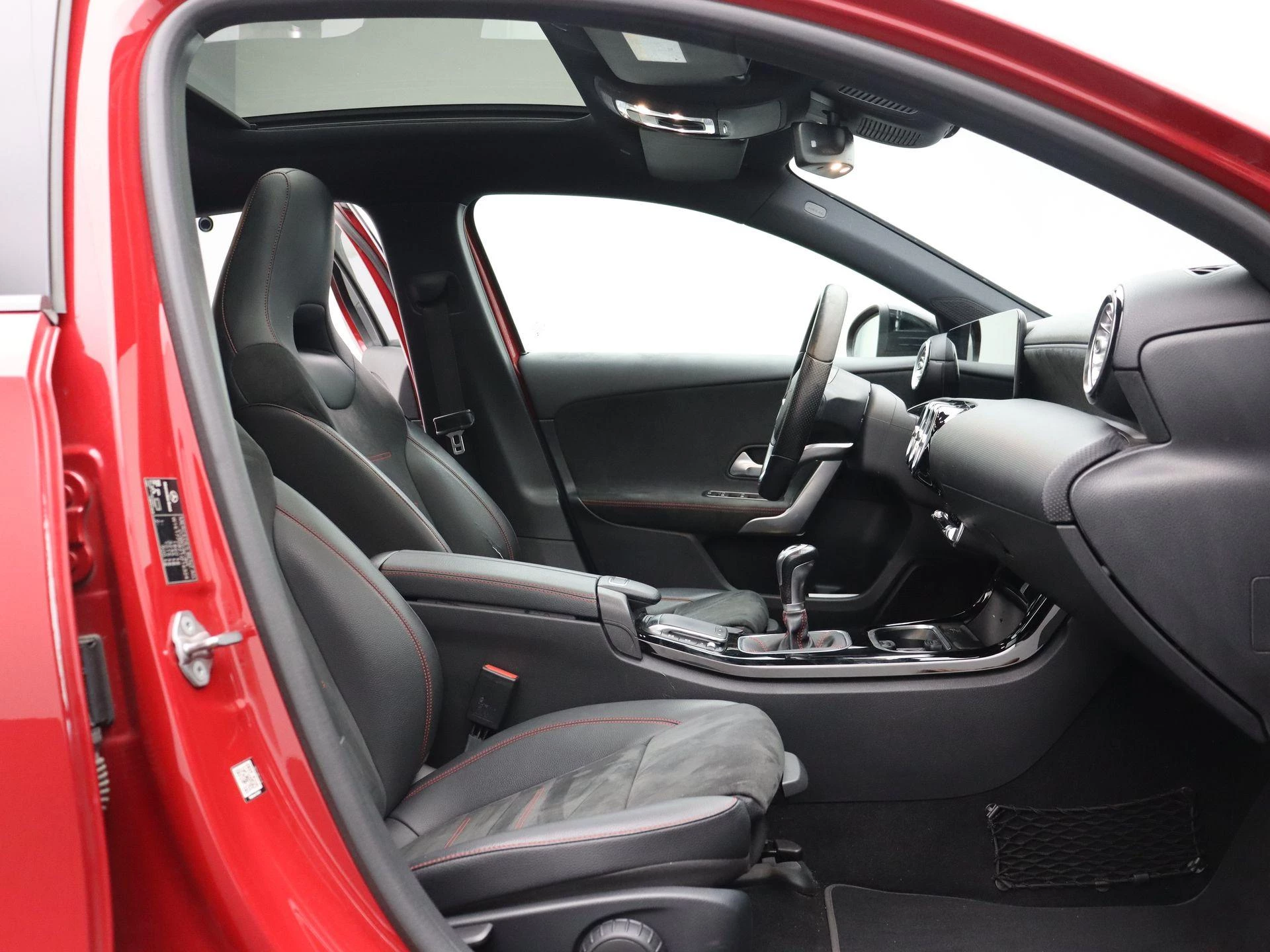 Mercedes-Benz A-Klasse 160 AMG LINE + PANORAMISCH DAK + CARPLAY + CAMERA + NIGHTPAKKET