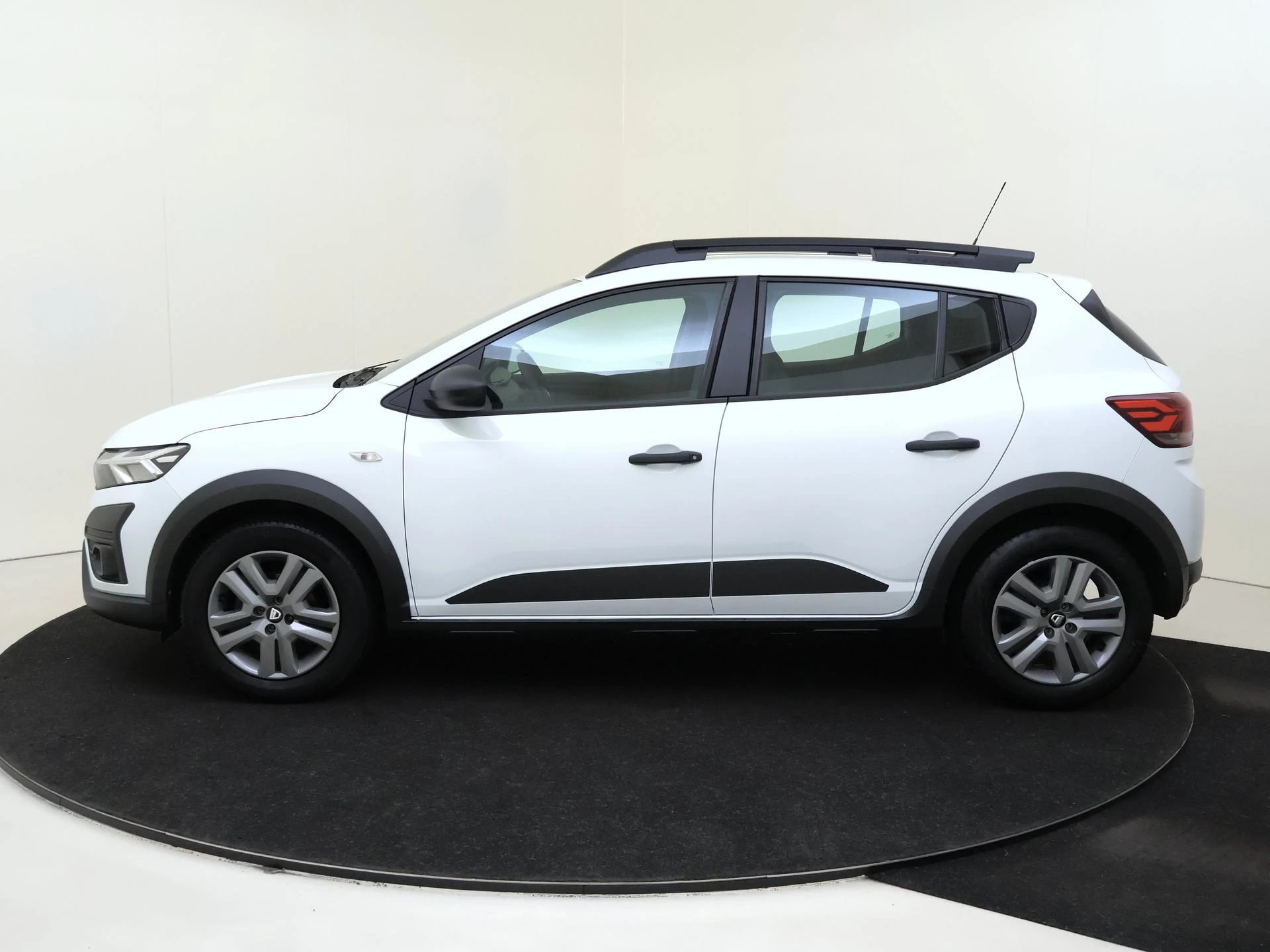 Dacia-Sandero Stepway-image-7
