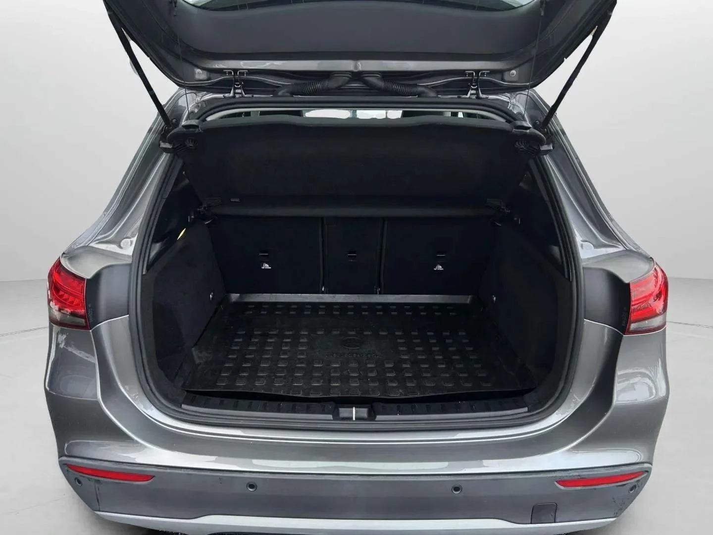 Mercedes-Benz-GLA-image-17