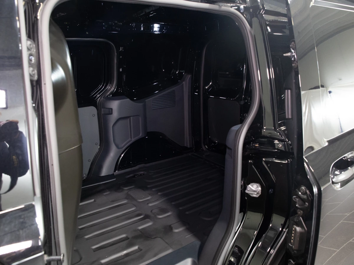 Ford-Transit Courier-image-6