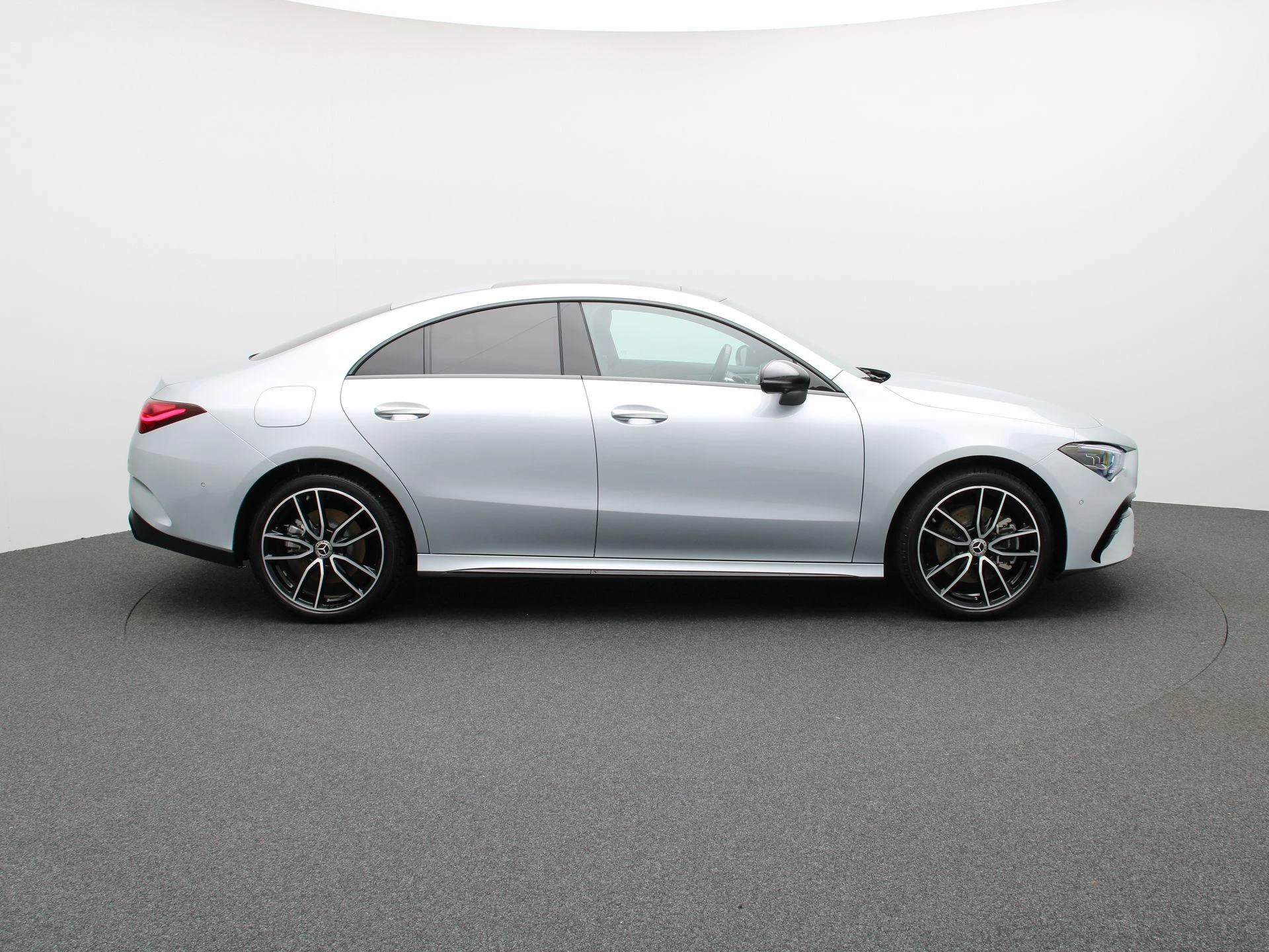 Mercedes-Benz-CLA-image-5