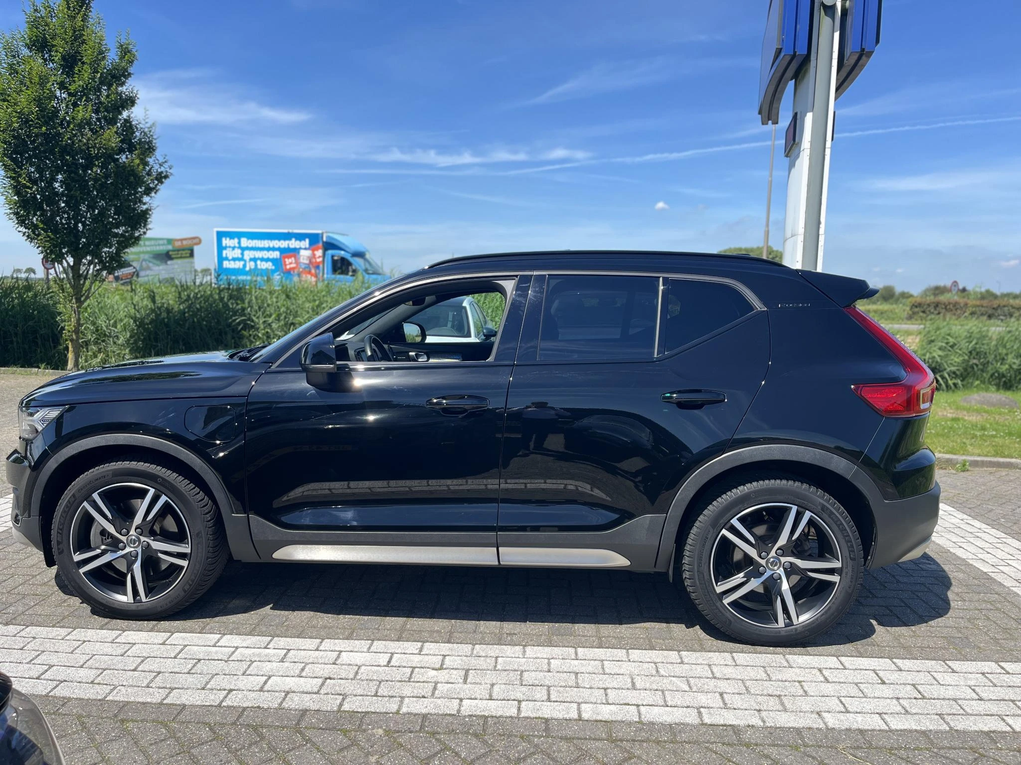 Volvo-XC40-image-1