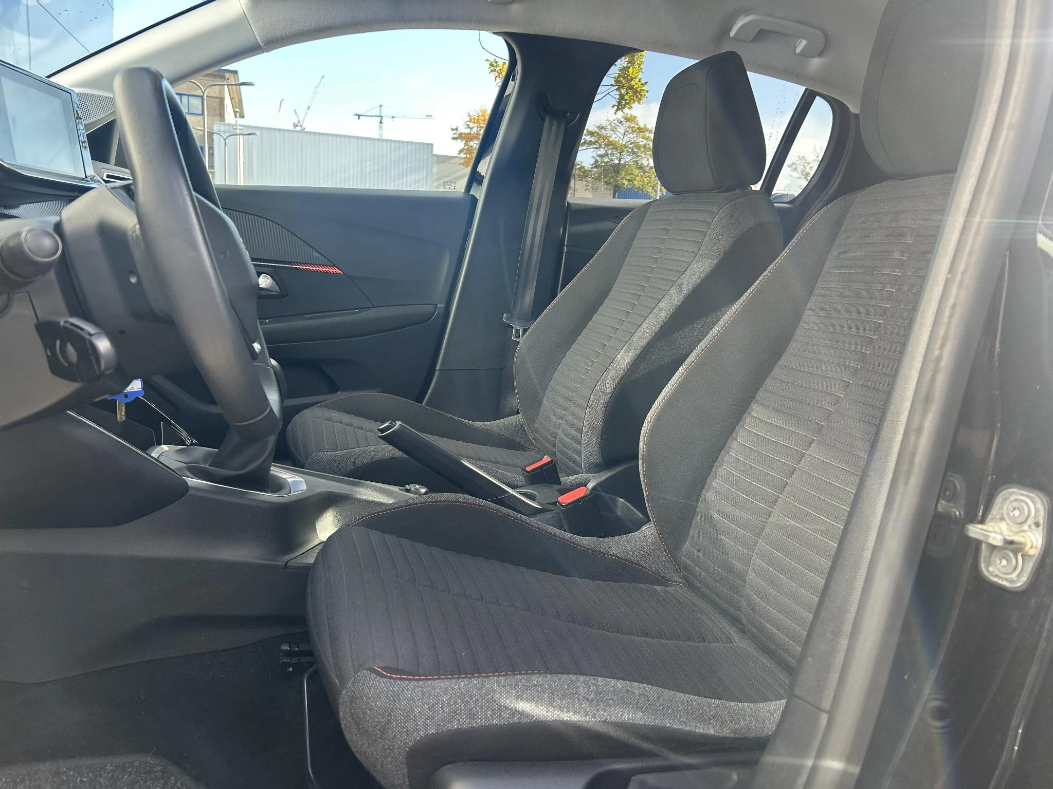 Peugeot-208-image-19