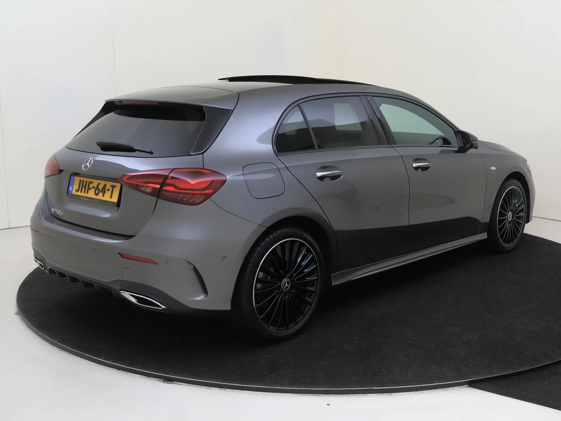 Mercedes-Benz-A-Klasse-image-3