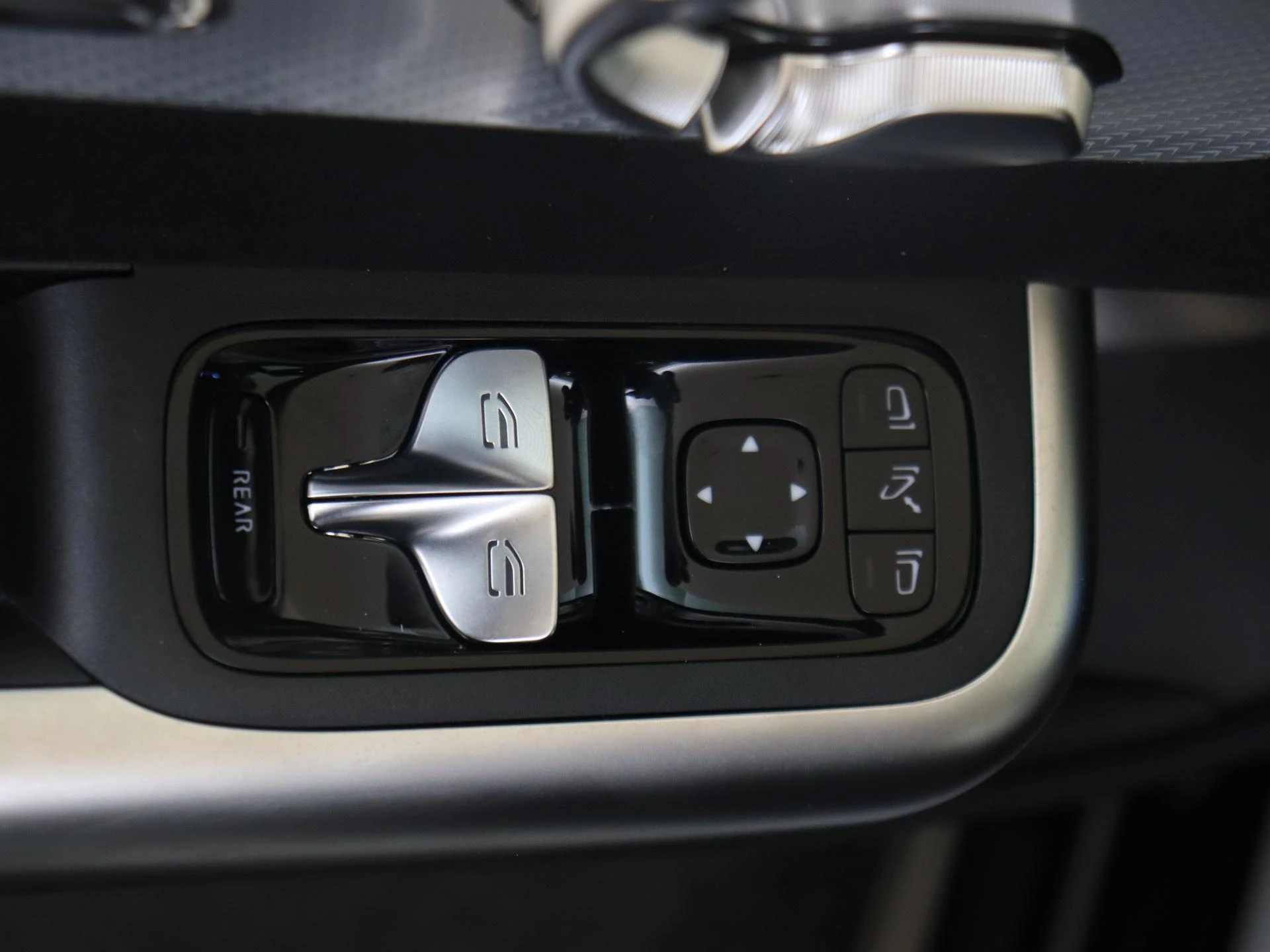 Mercedes-Benz-CLA-image-25