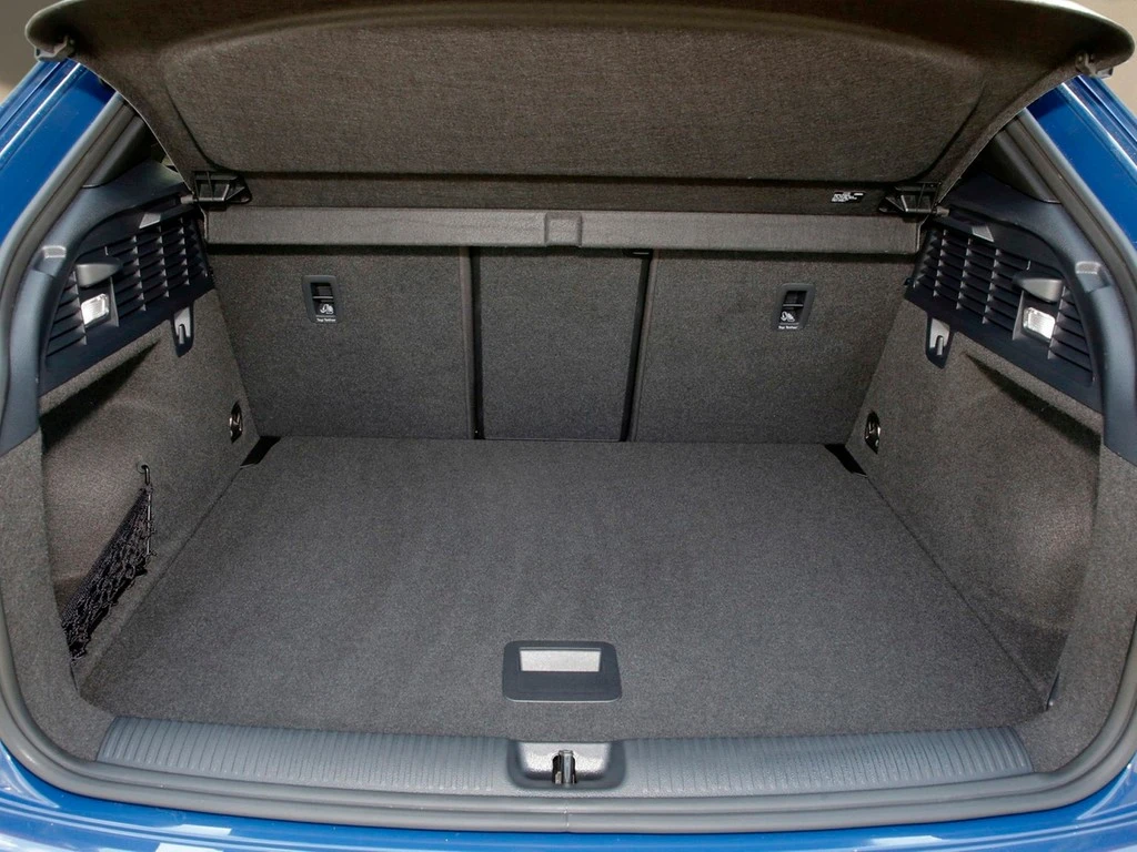 Audi Q2 35 TFSI S line UVP 51290 LEDER AHK SONOS