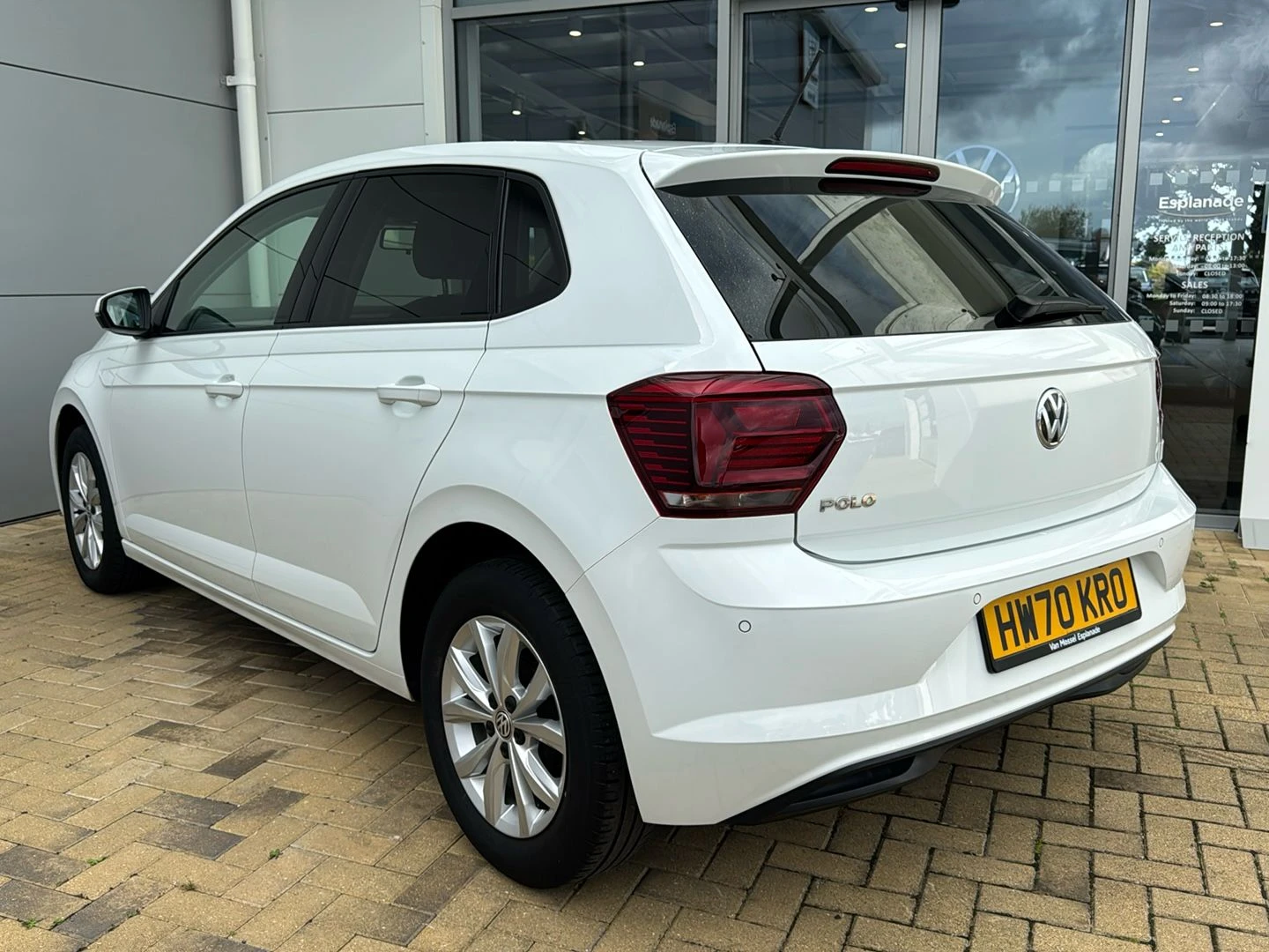 Volkswagen-Polo-image-2