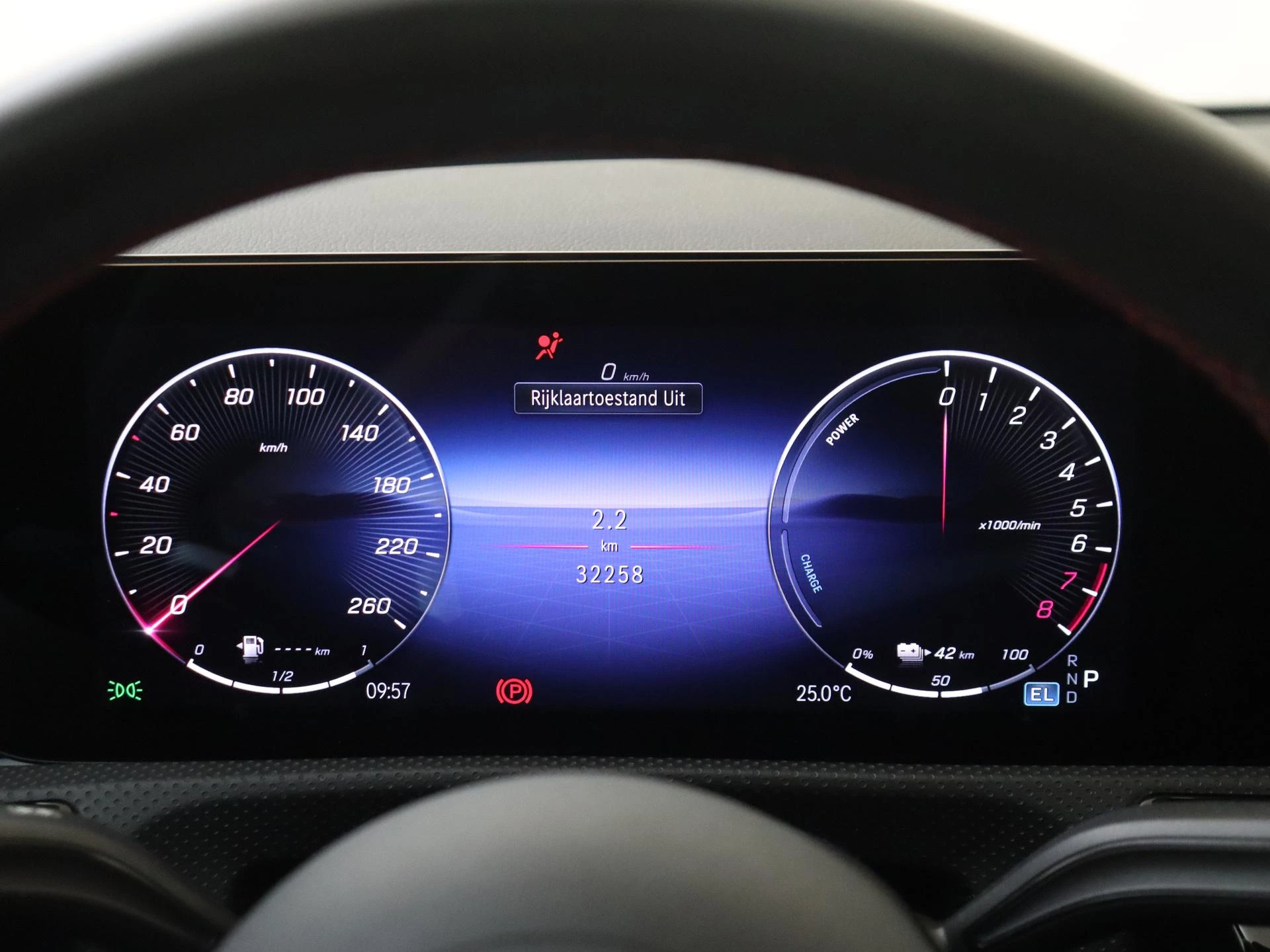 Mercedes-Benz-CLA-image-12