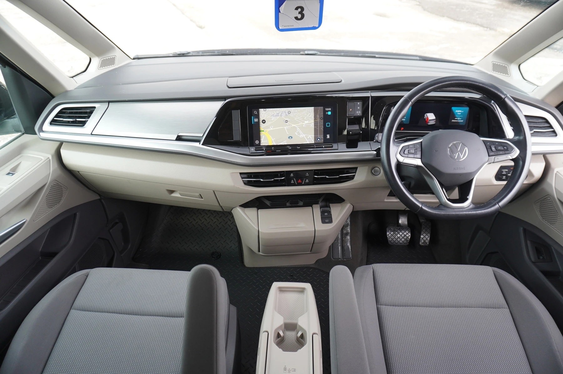 Volkswagen-Multivan-image-8