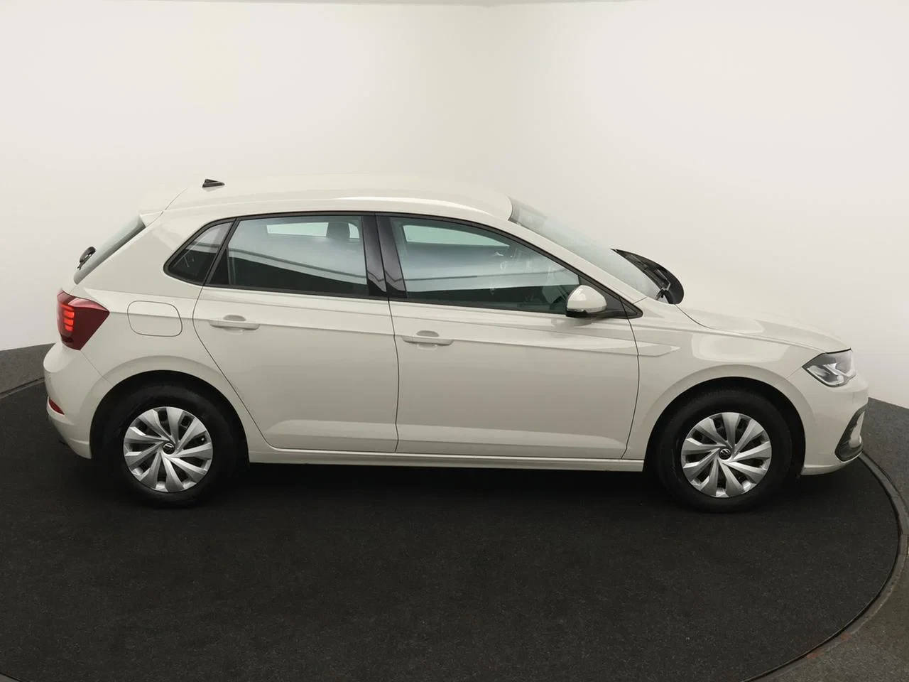 Volkswagen-Polo-image-7
