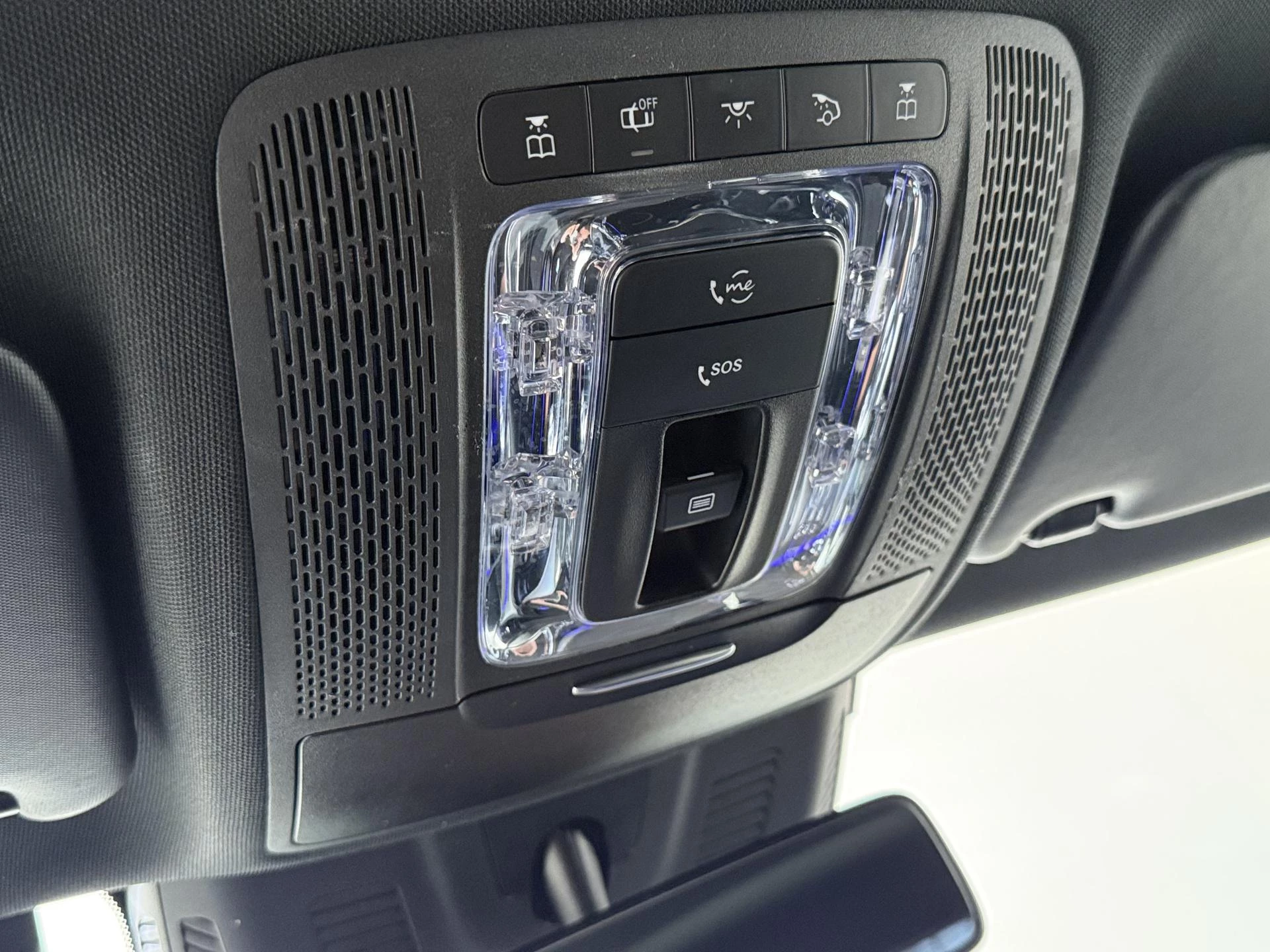 Mercedes-Benz-GLA-image-22