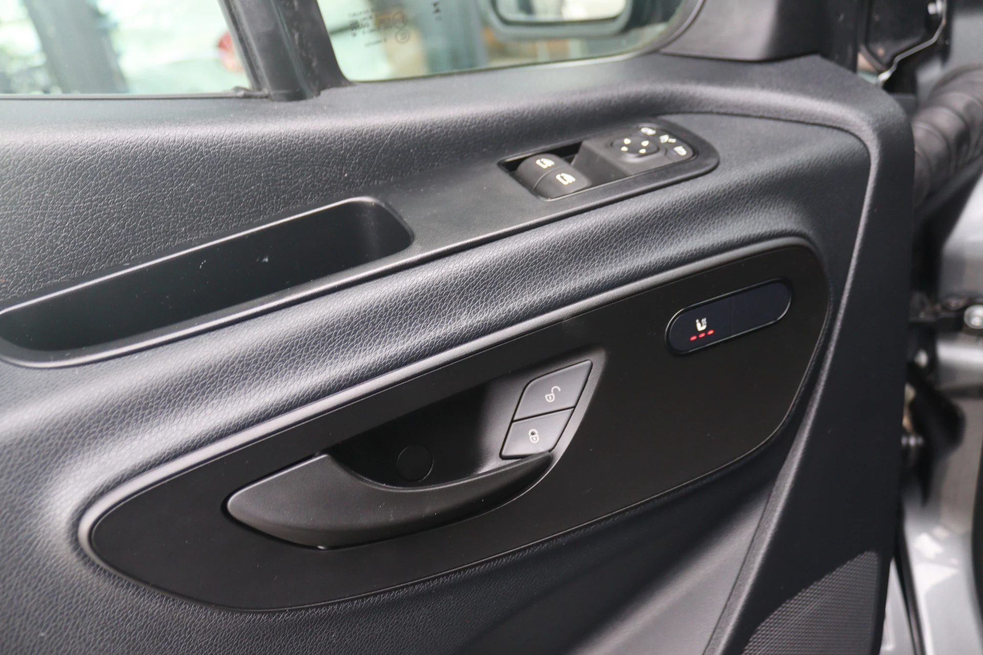 Mercedes-Benz-Sprinter-image-12
