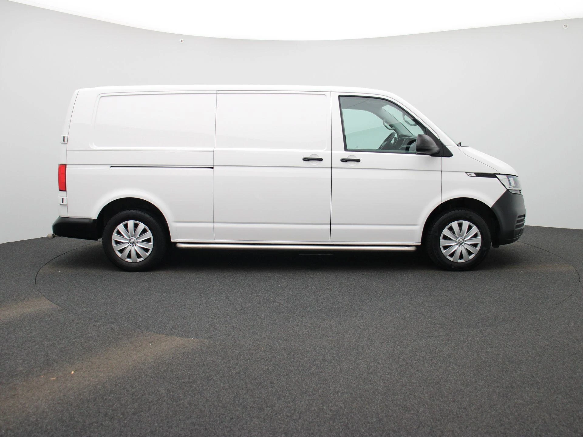 Volkswagen-Transporter-image-5