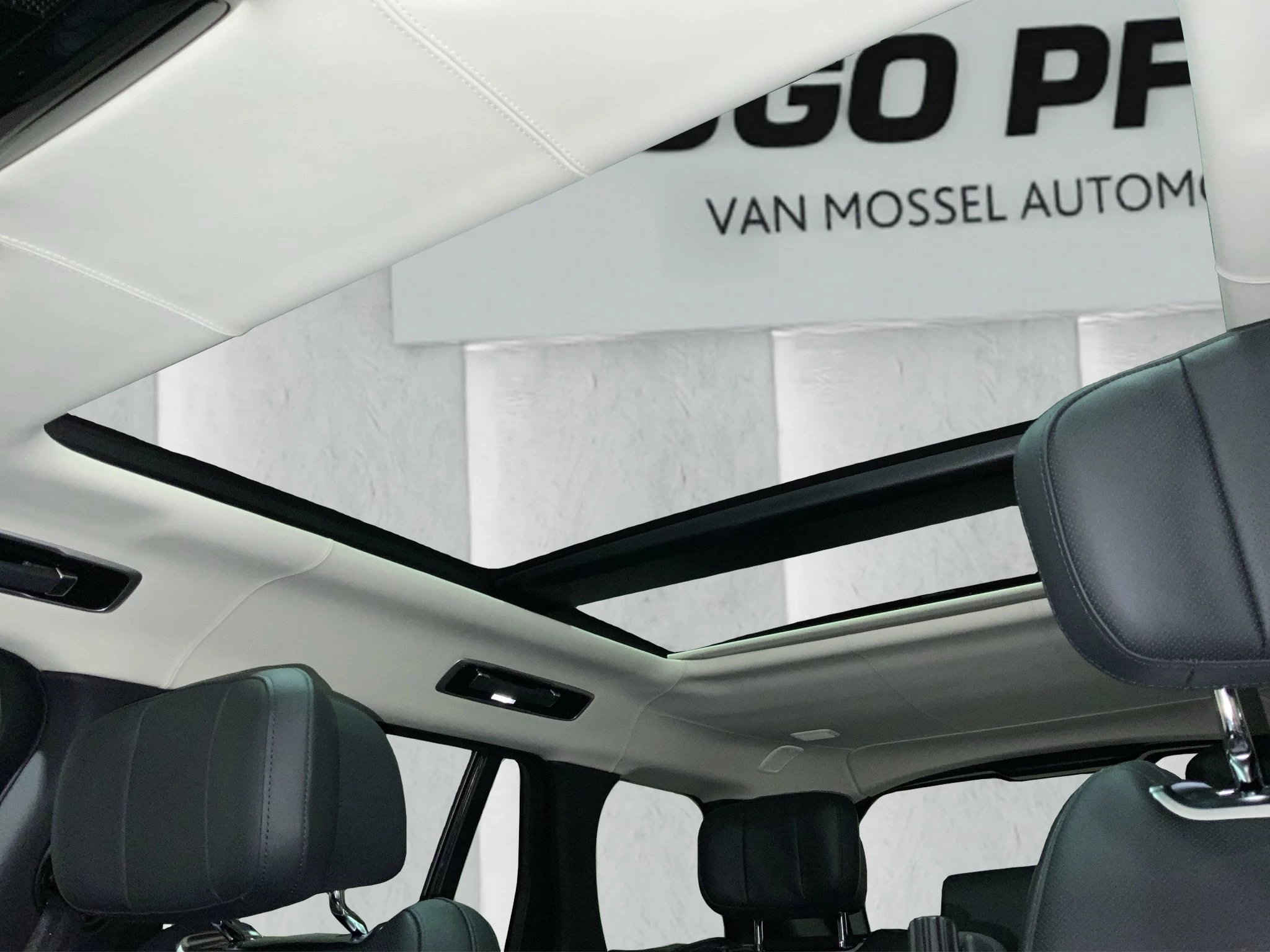 Land Rover-Range Rover-image-15