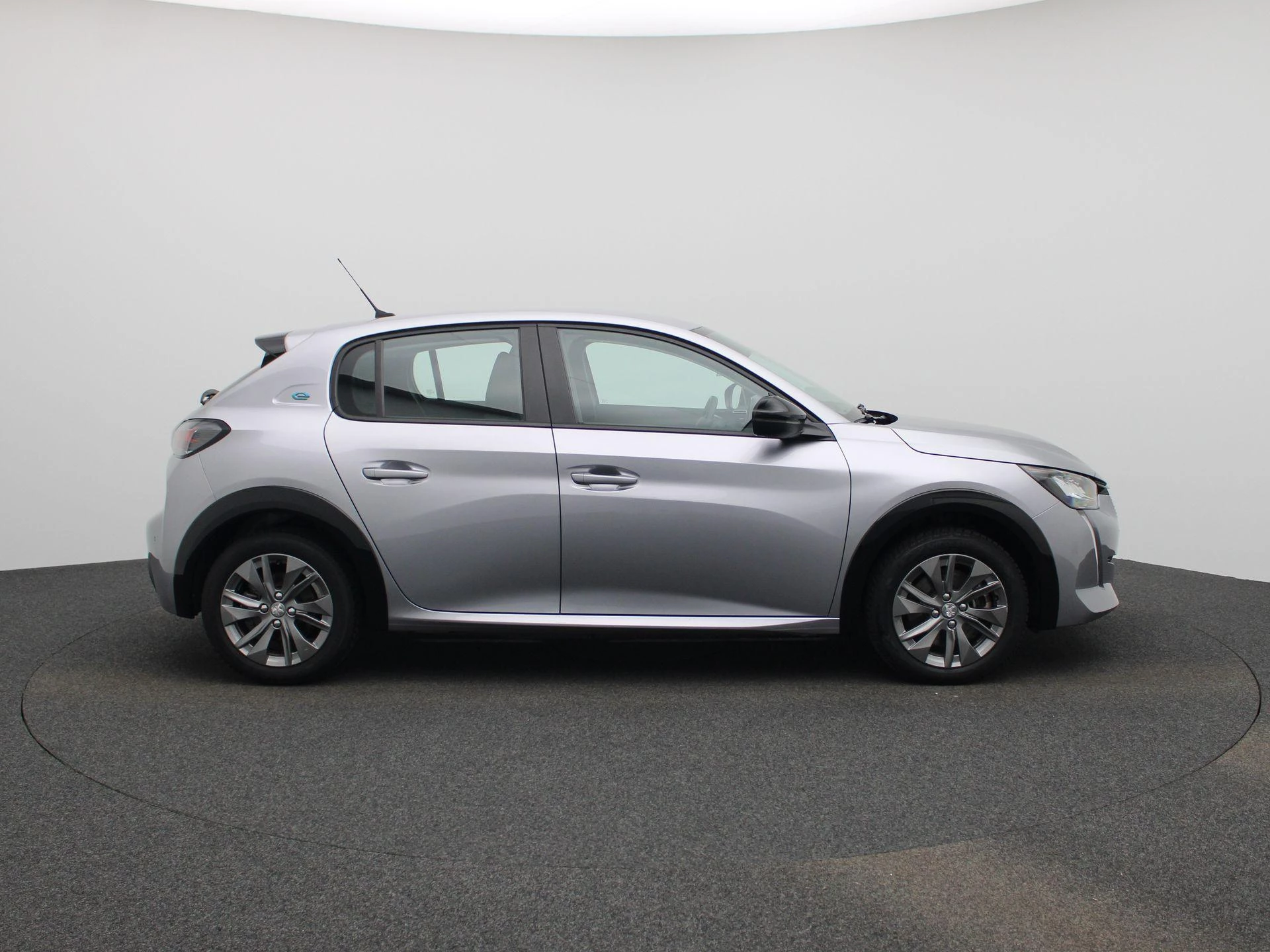 Peugeot-e-208-image-5
