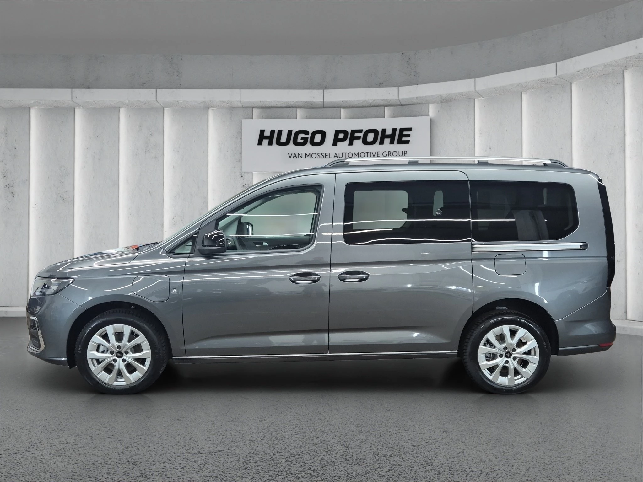 Ford Tourneo Connect Titanium Grand 1.5 l EcoBoost PHEV. 6-Gang-Automatikgetriebe. Frontantrieb