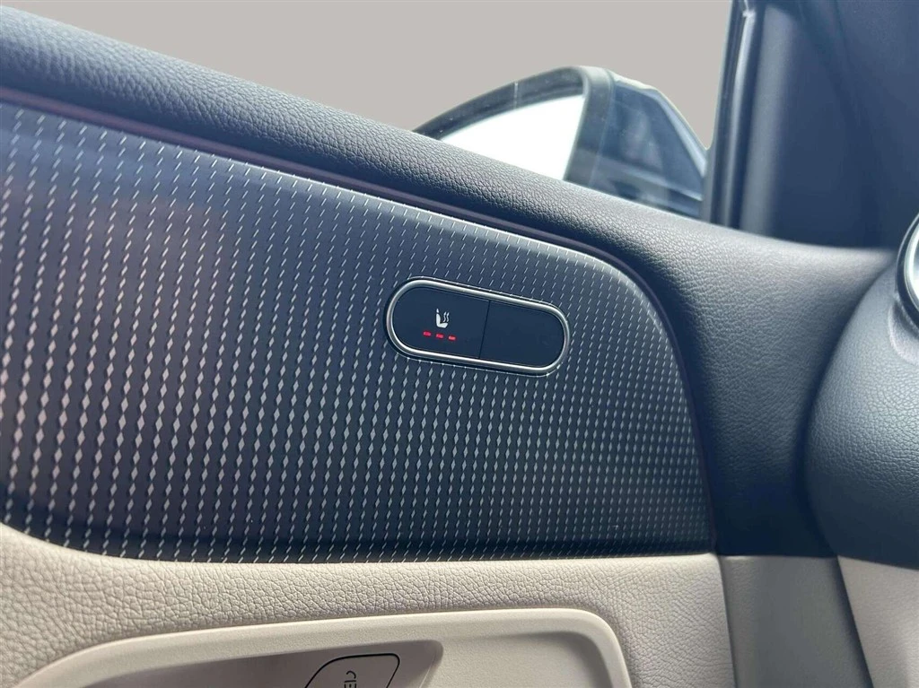 Mercedes-Benz-EQB-image-11