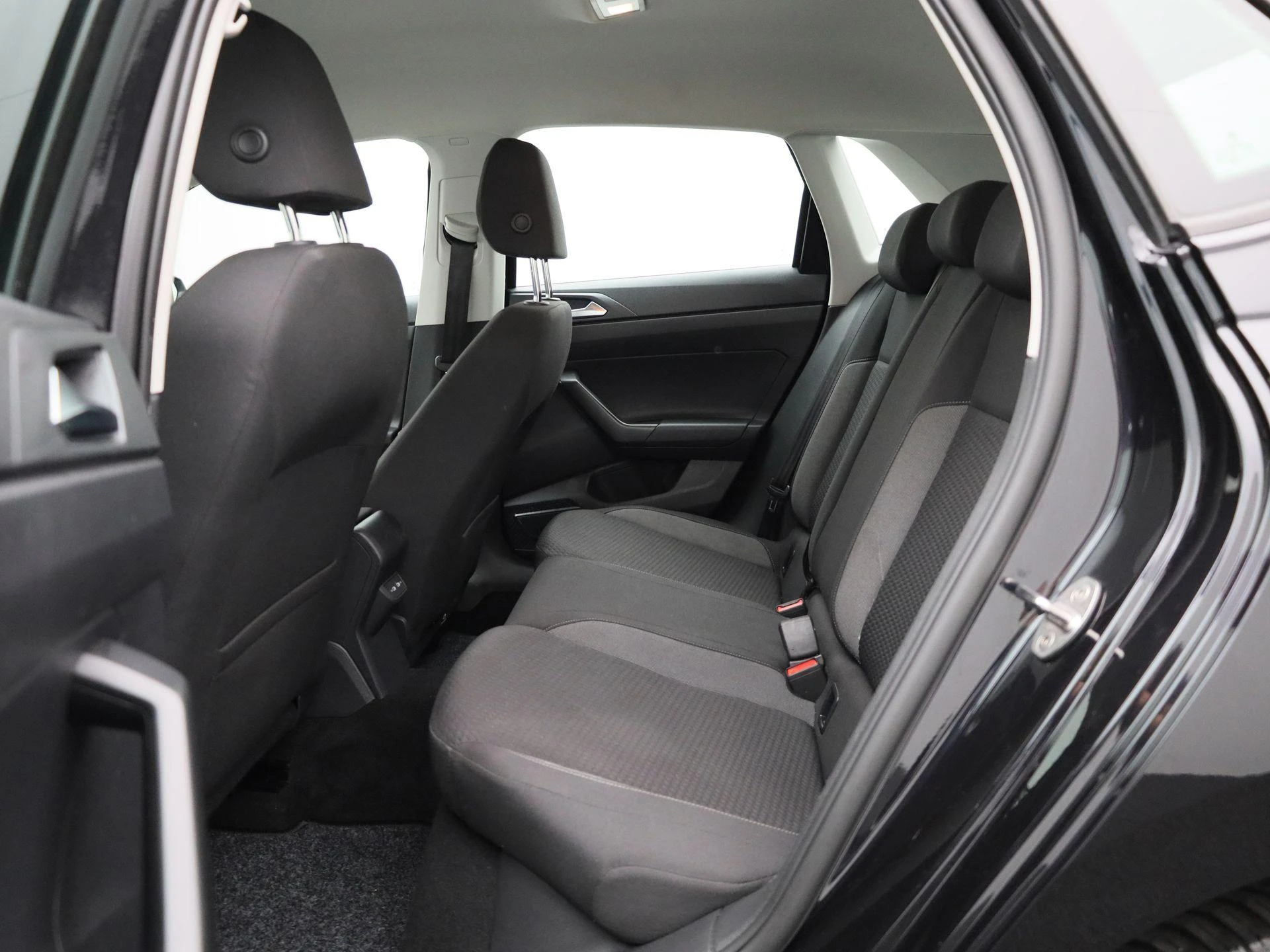 Volkswagen-Polo-image-11