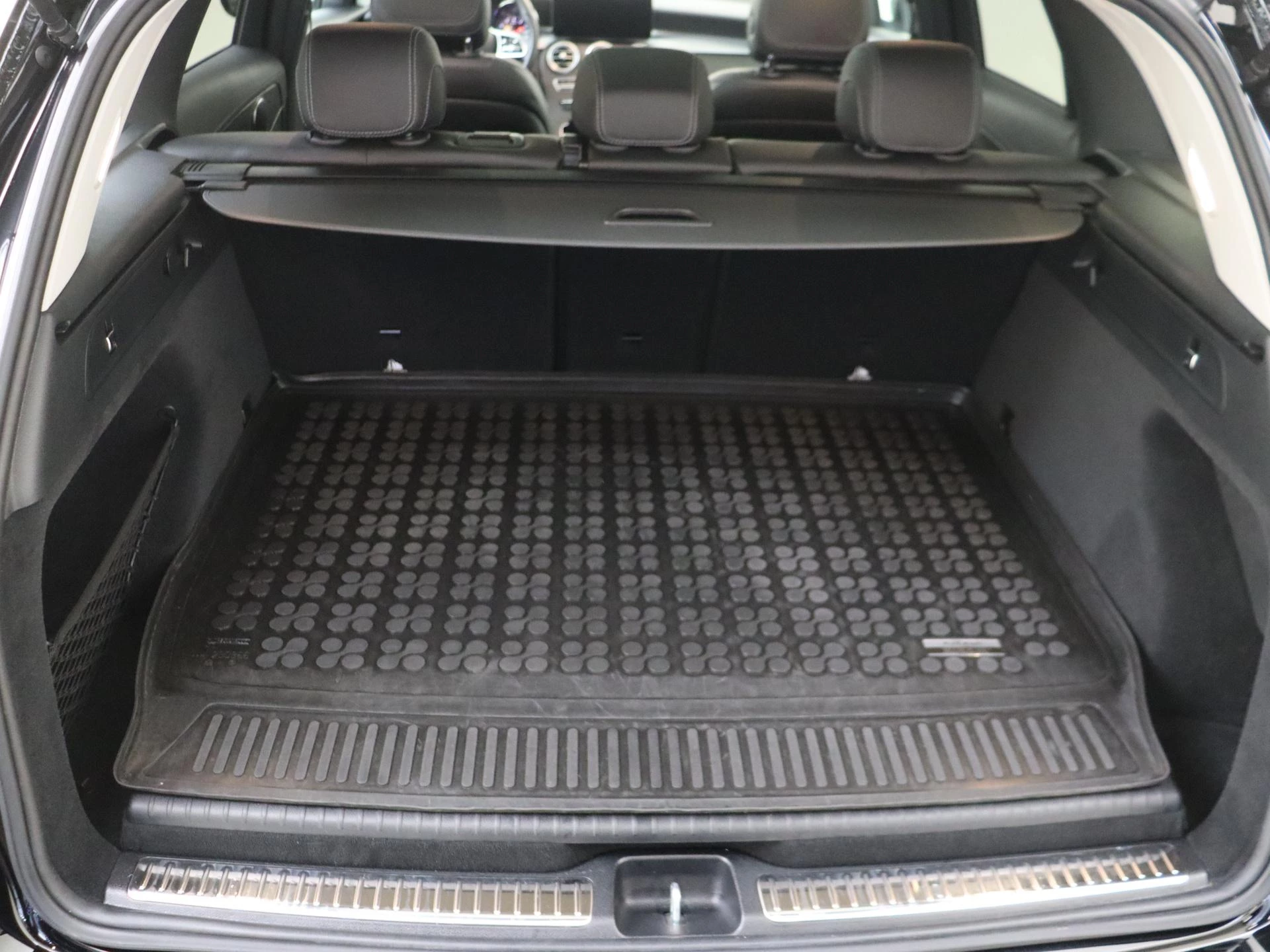 Mercedes-Benz-GLC-image-30