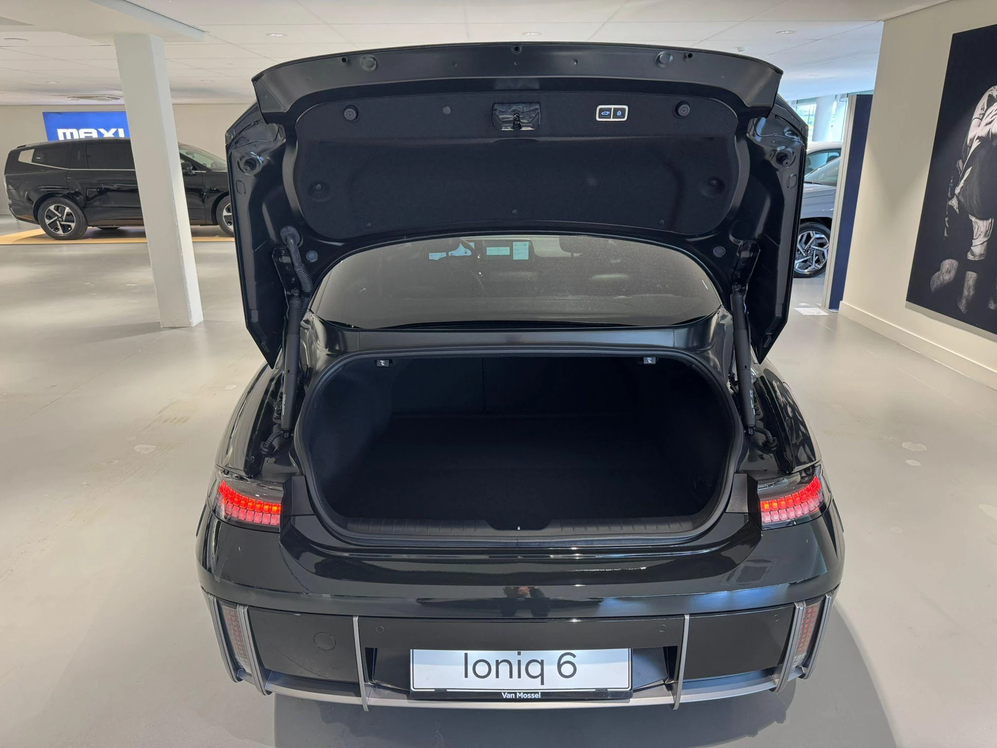 Hyundai-IONIQ 6-image-4