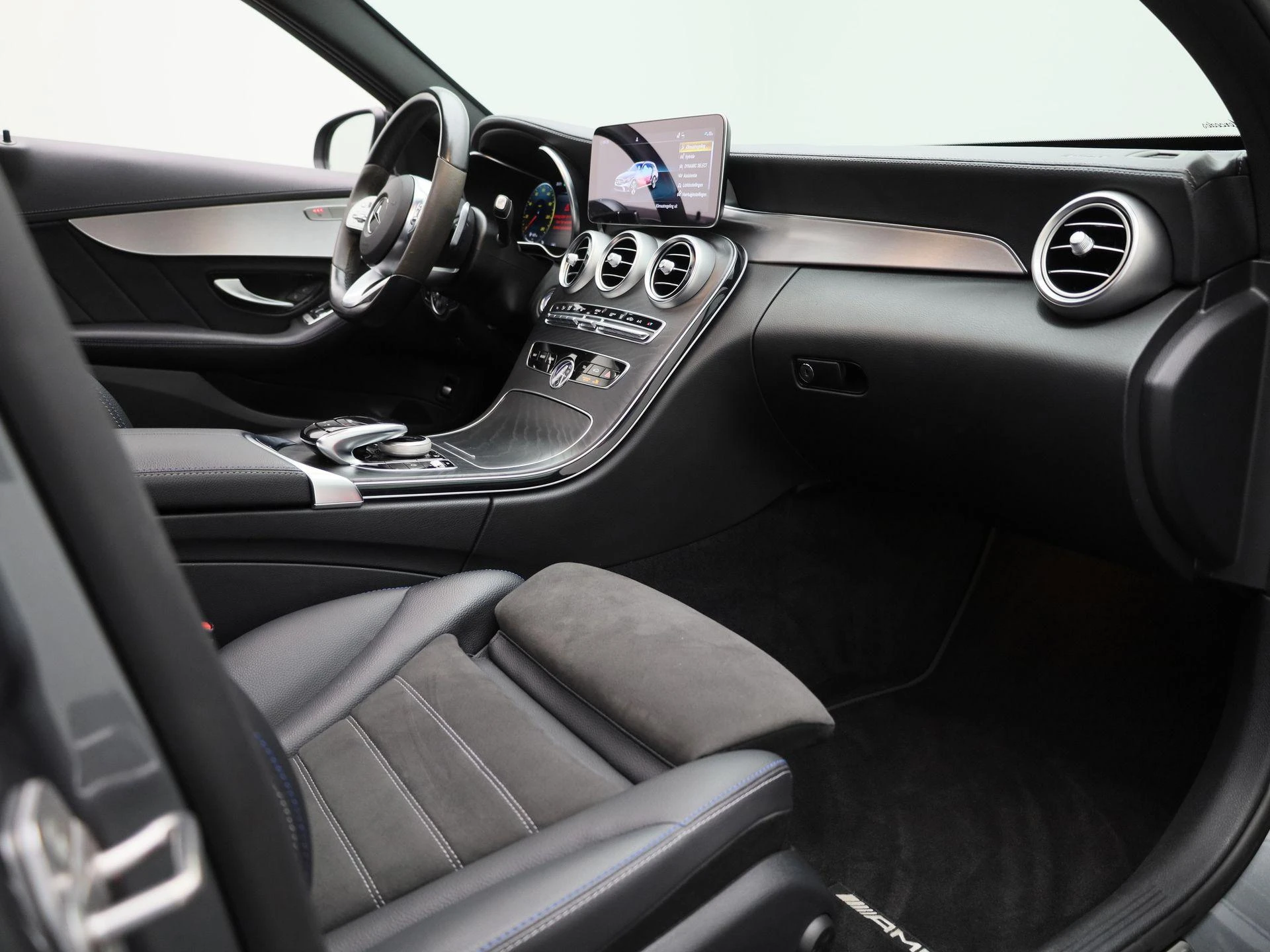 Mercedes-Benz-C-Klasse-image-34