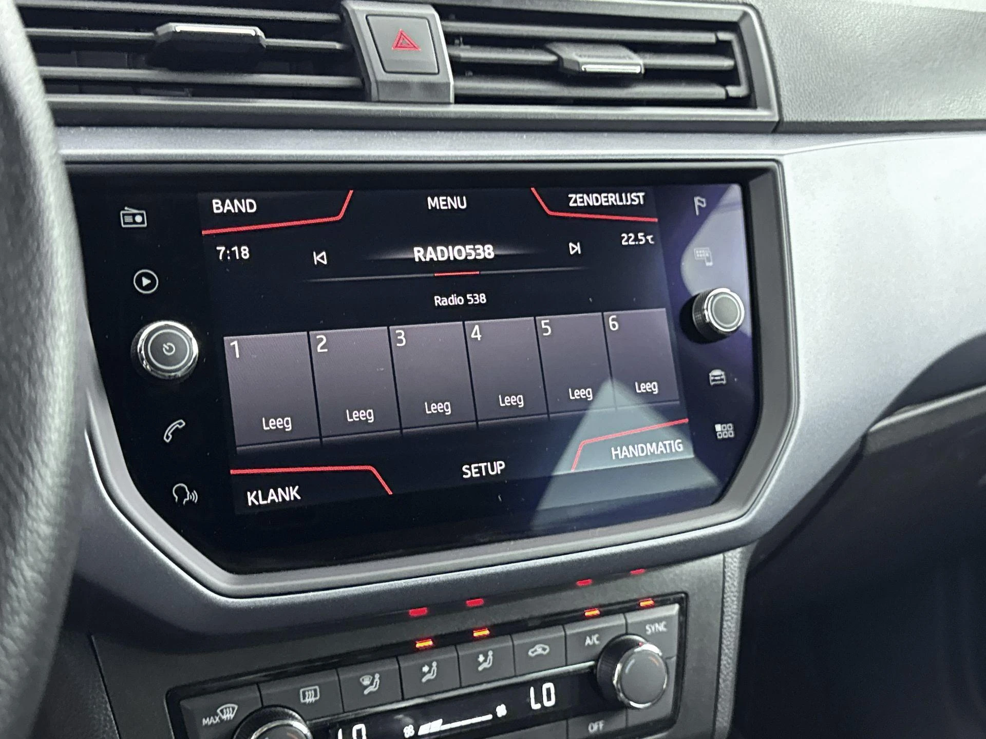 SEAT-Arona-image-6