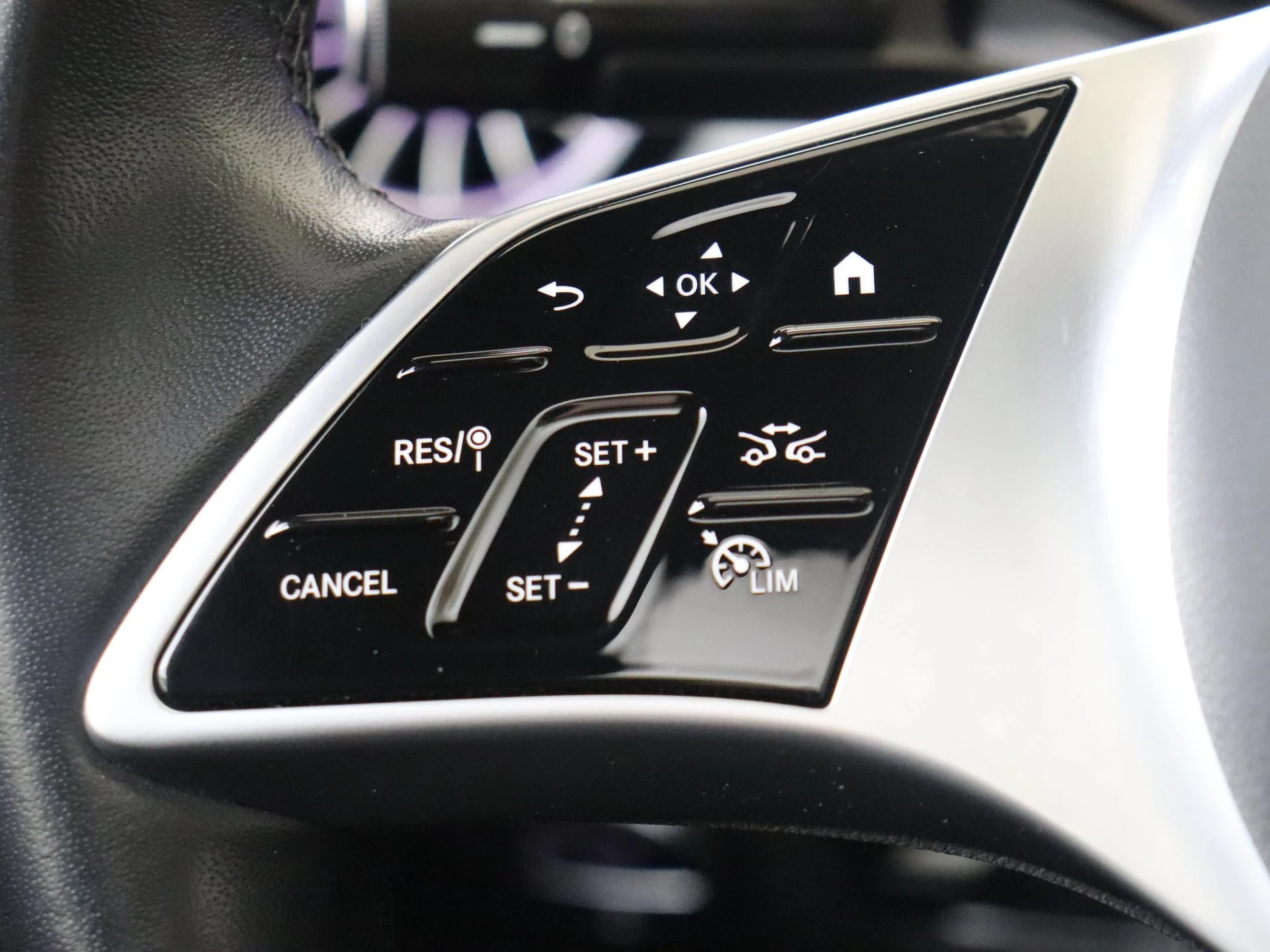 Mercedes-Benz-EQE-image-14