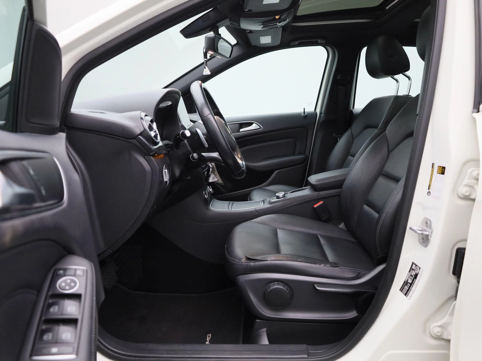 Mercedes-Benz-B-Klasse-image-10