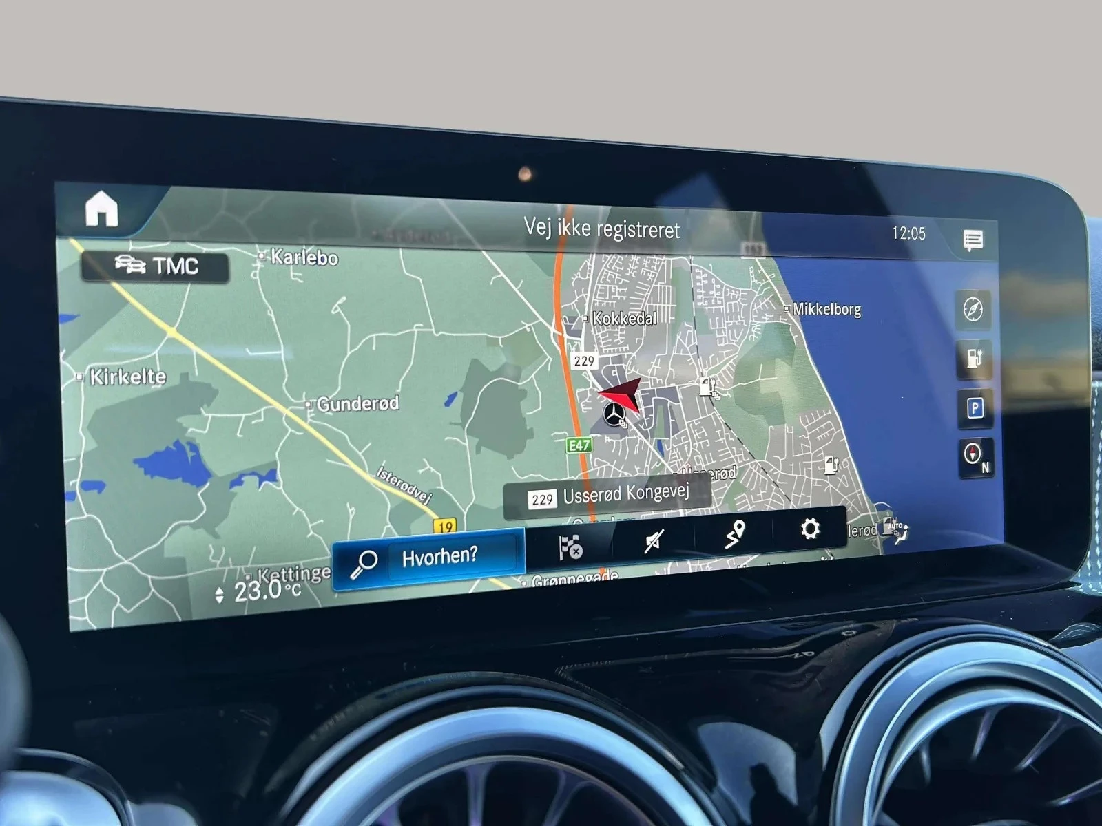 Mercedes-Benz-EQB-image-15