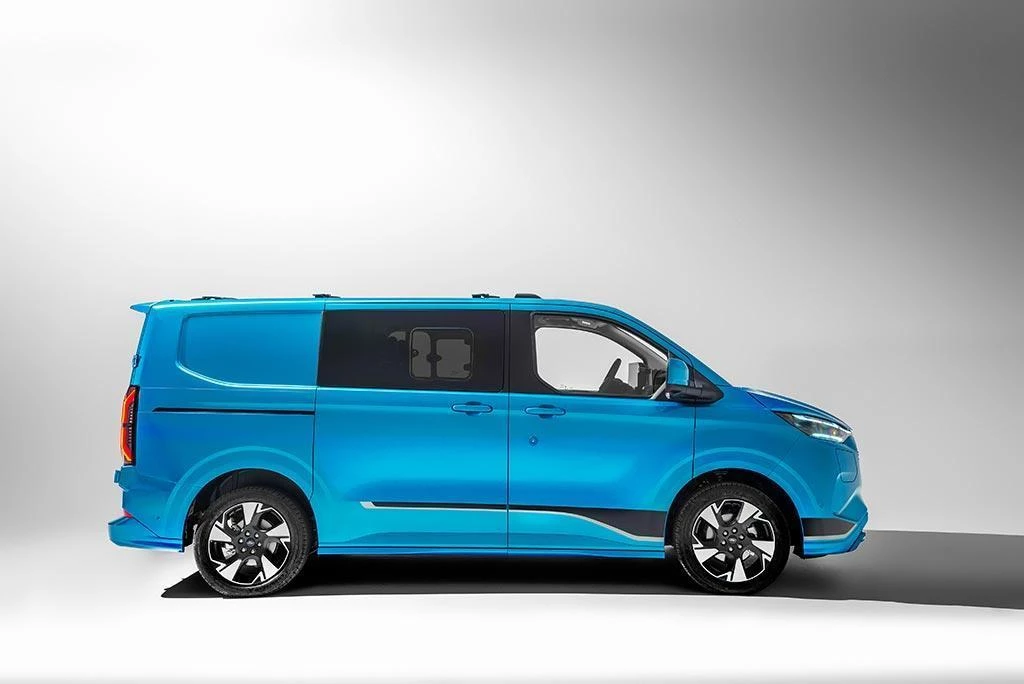 Ford-E-Transit Custom-image-2