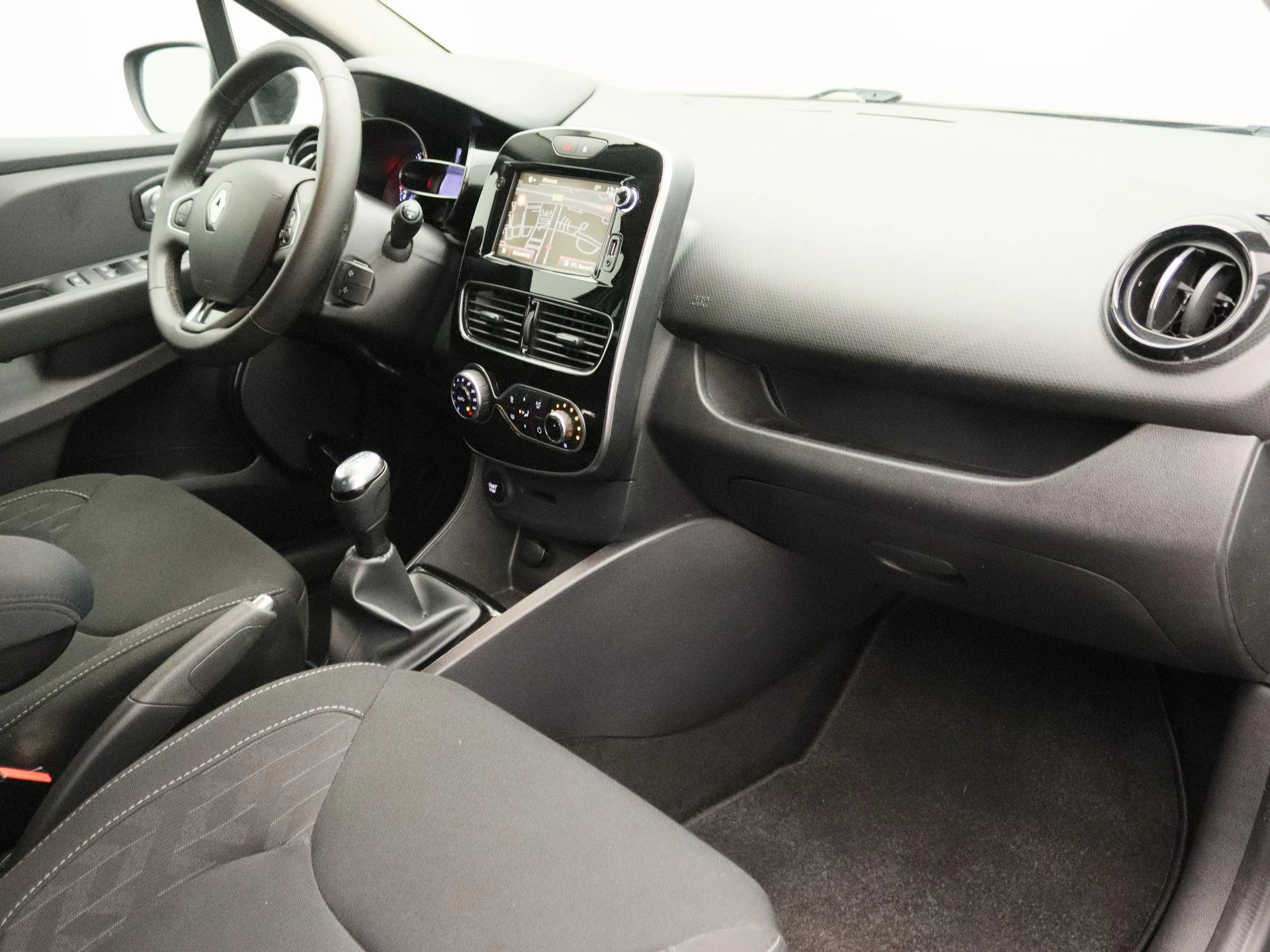 Renault-Clio-image-22