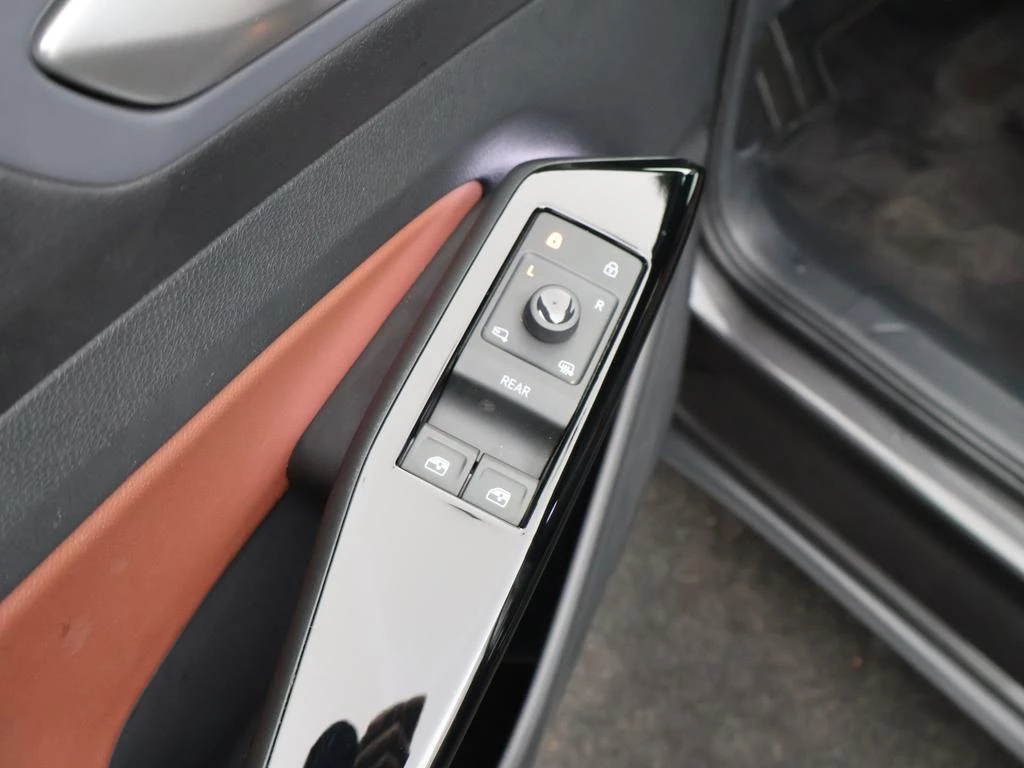 Volkswagen ID.4 1st 204PK *ALCANTARA*LEDER*ACC*LANE-ASSIST*NAVI*CAMERA*ZETELVERWARMING*...*