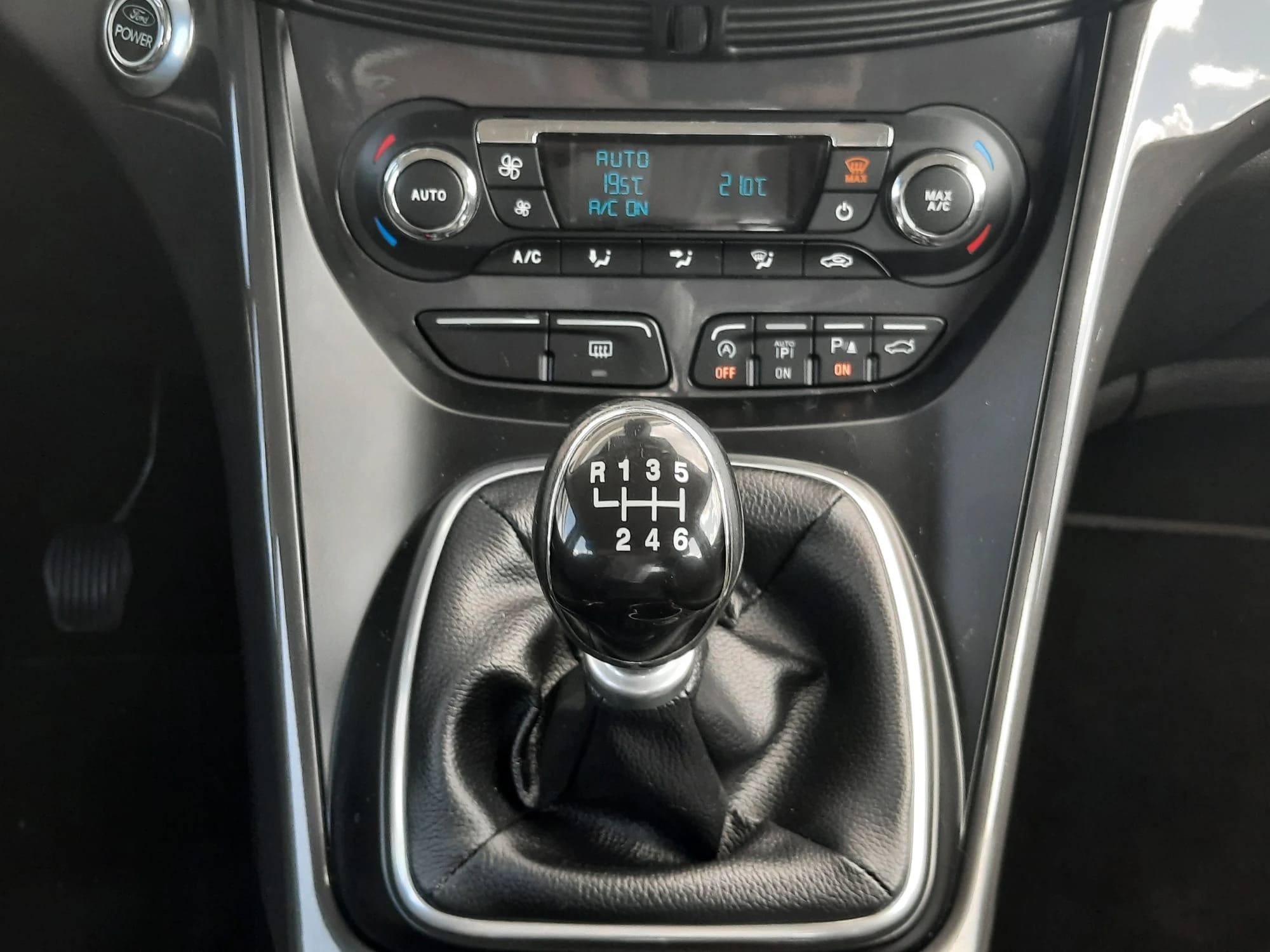 Ford-Kuga-image-13
