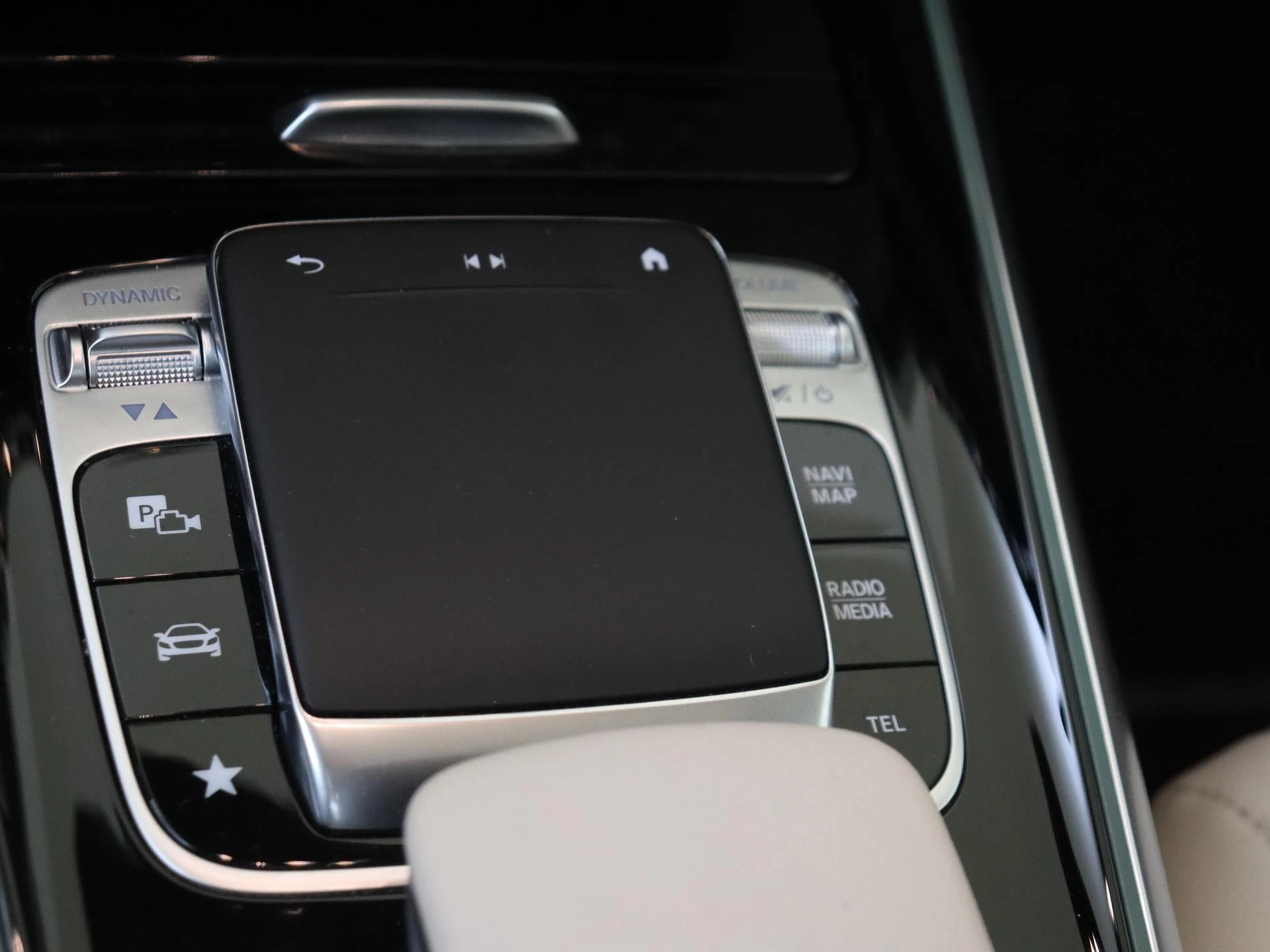 Mercedes-Benz-GLB-image-20