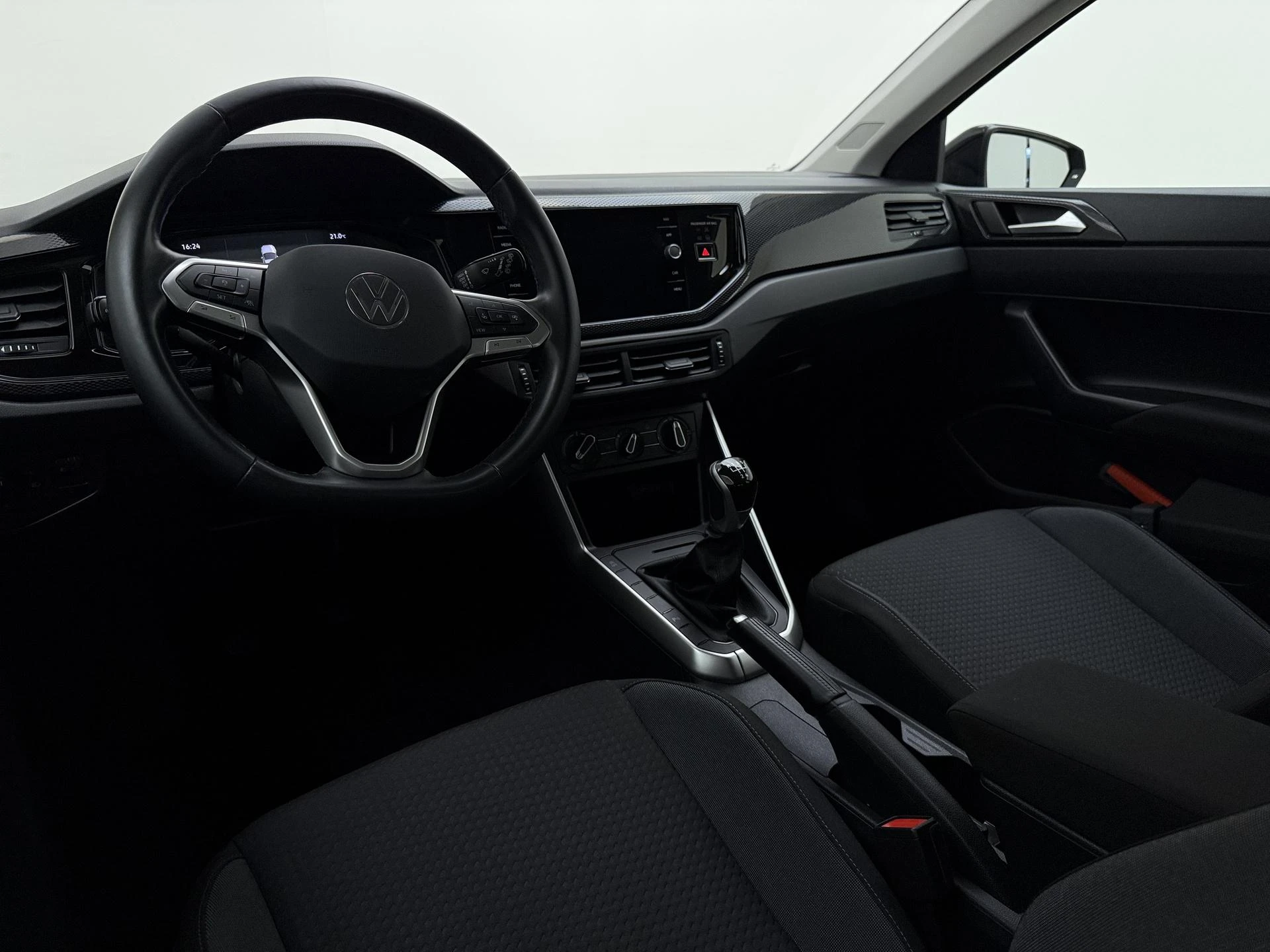 Volkswagen-Polo-image-11