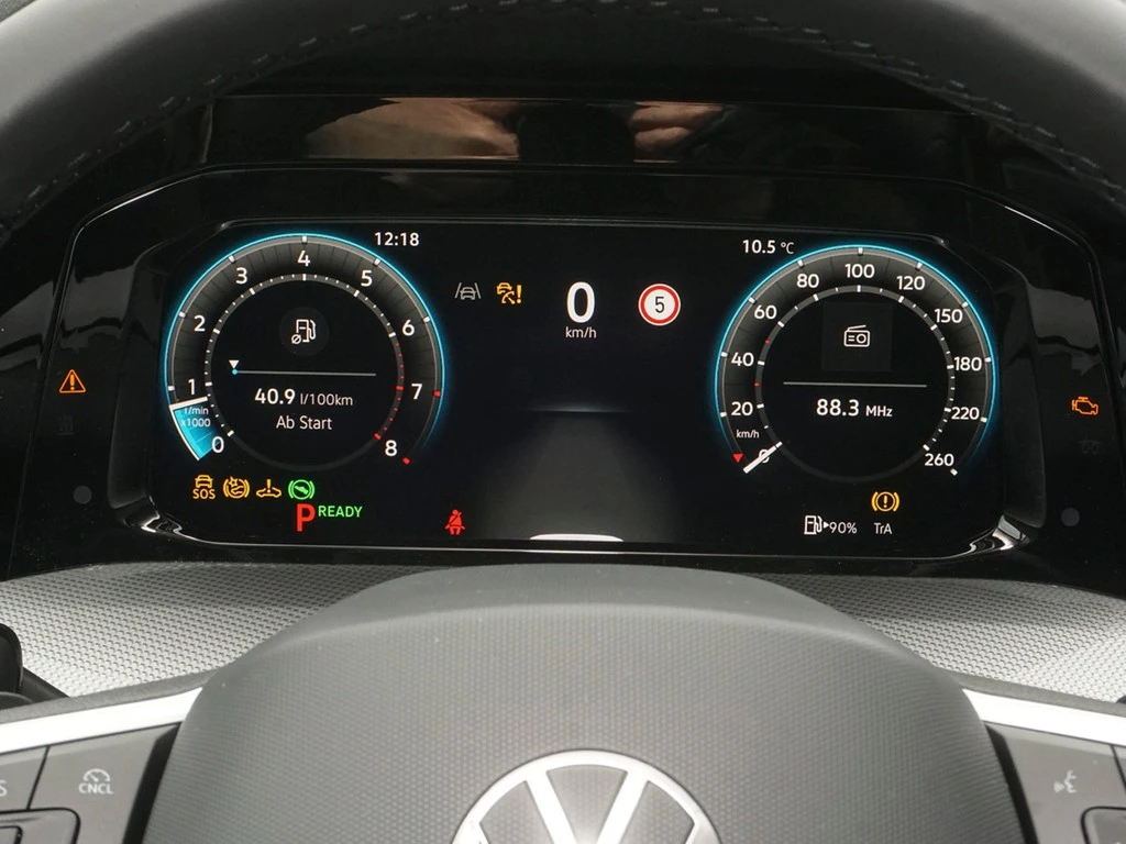 Volkswagen Golf VIII 1.5 eTSI DSG Style Business Premium