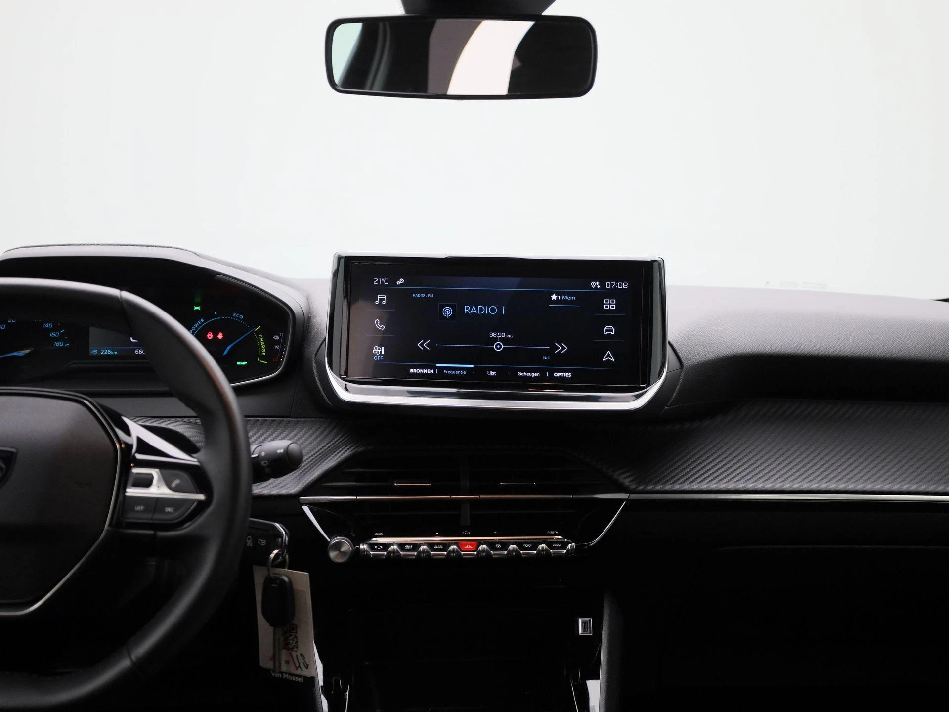 Peugeot-e-208-image-10