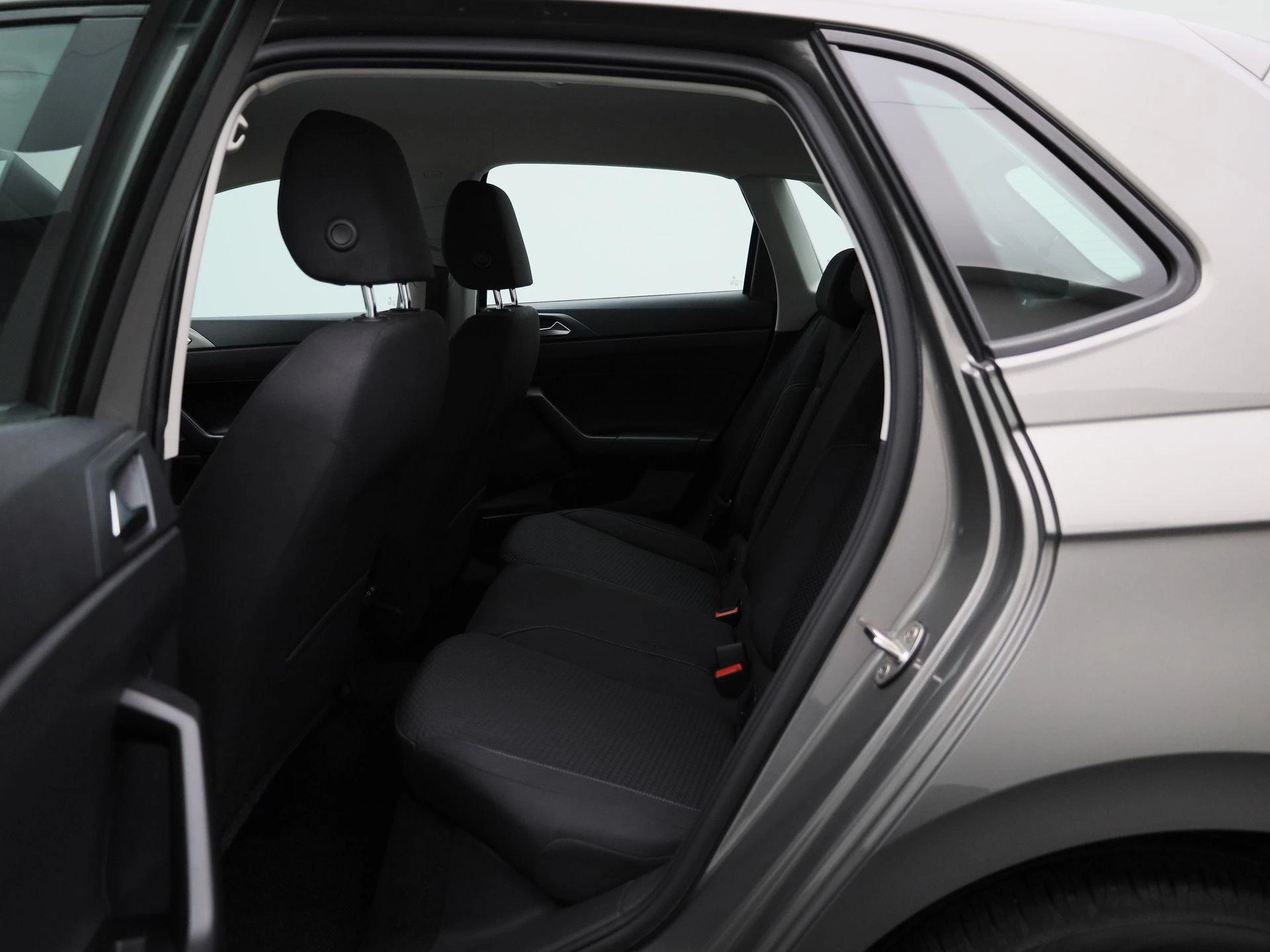 Volkswagen-Polo-image-9