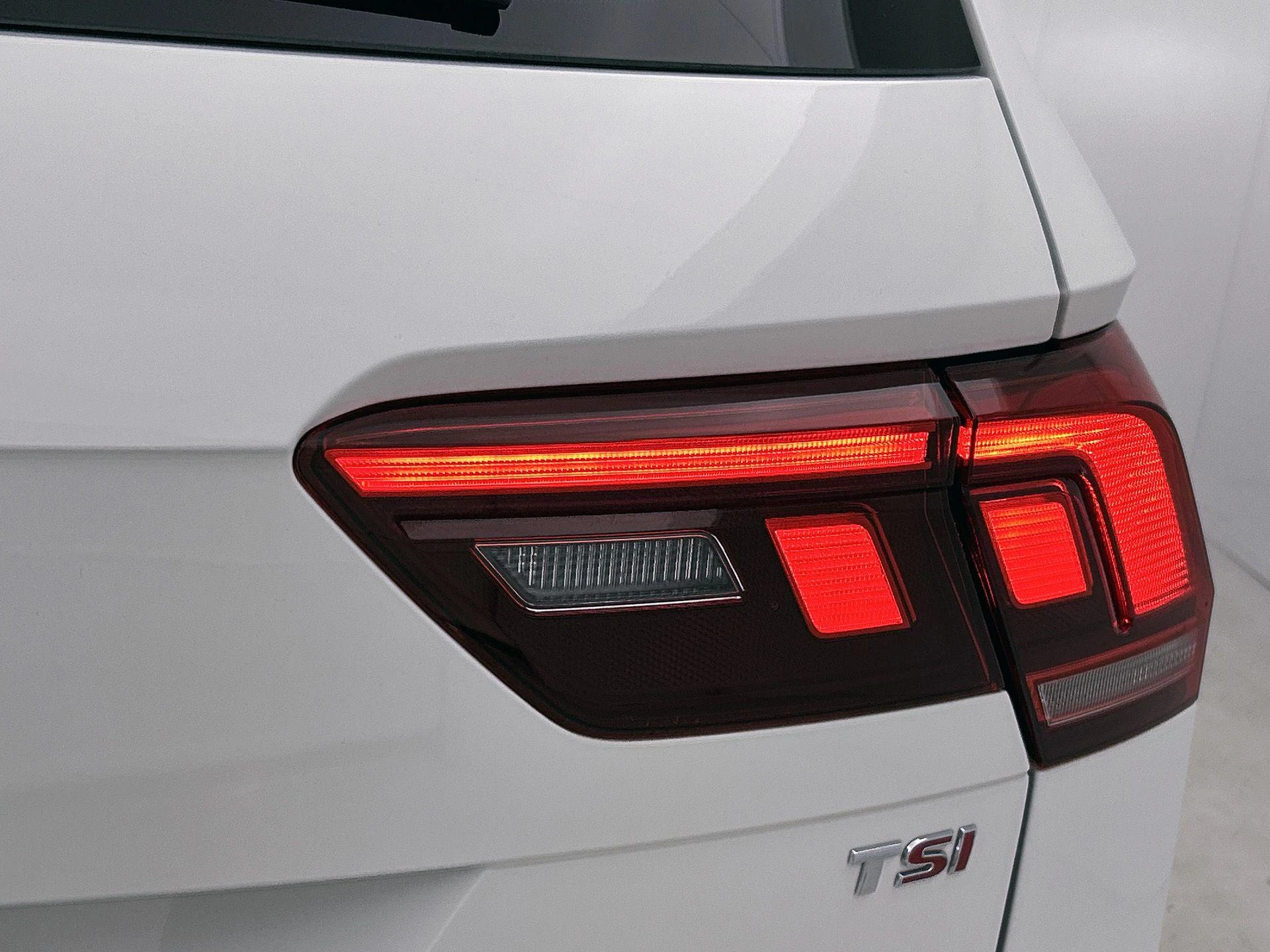 Volkswagen-Tiguan-image-14