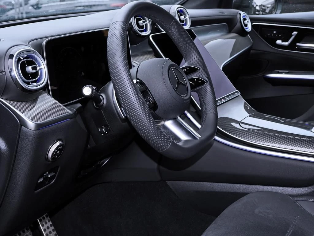 Mercedes-Benz-GLC 300 d-image-9