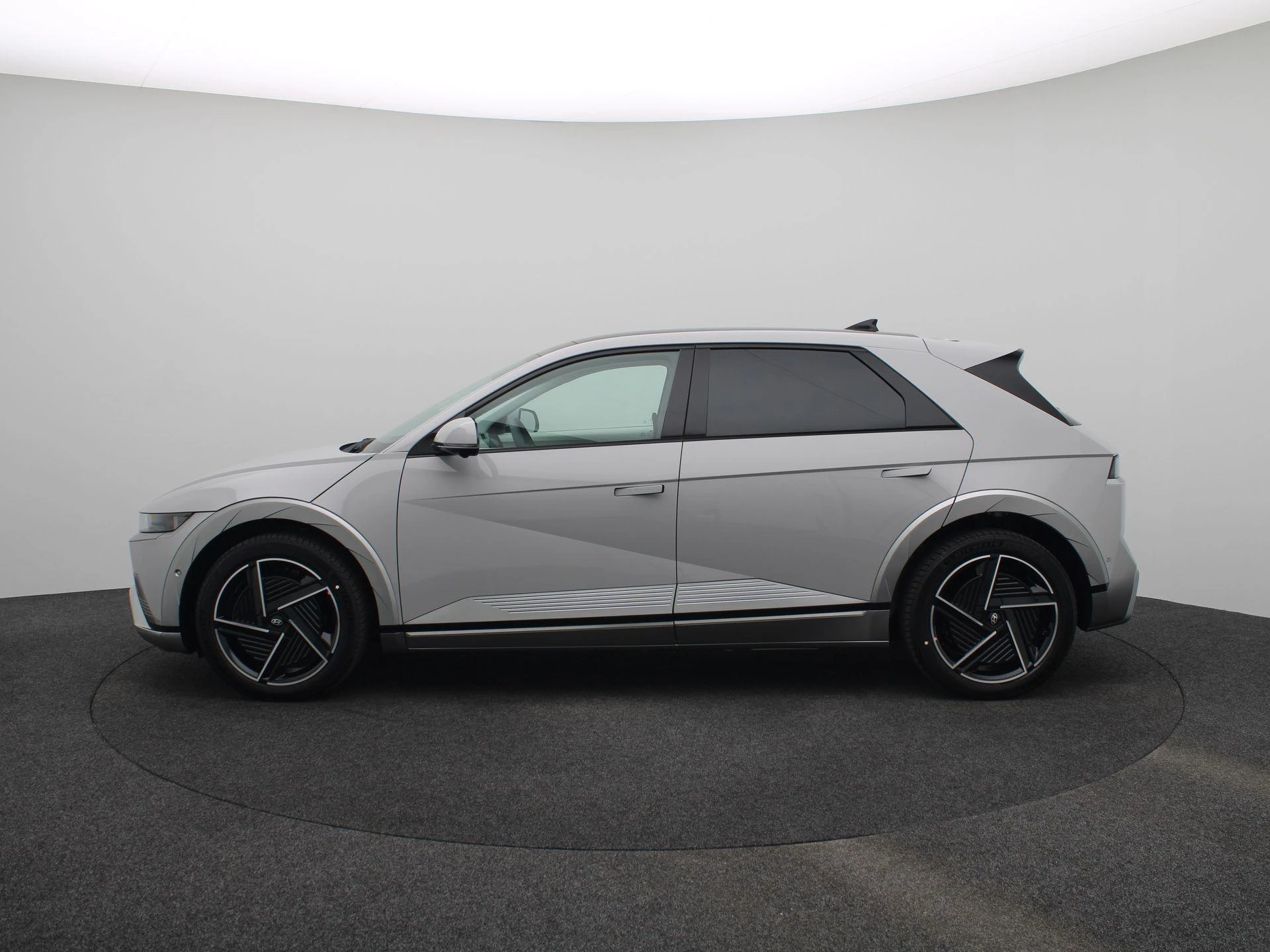 Hyundai-IONIQ 5-image-3