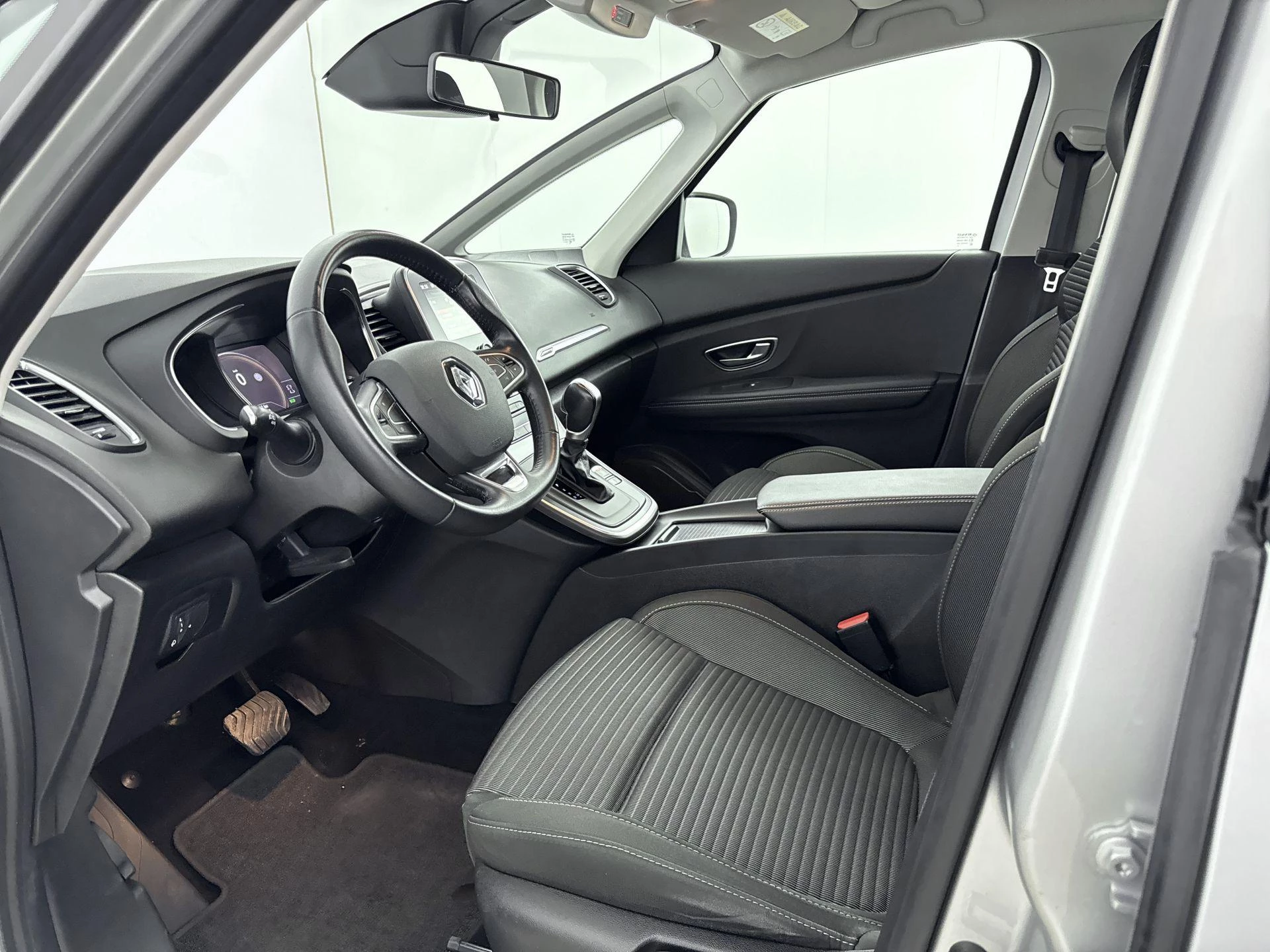 Renault-Grand Scénic-image-7