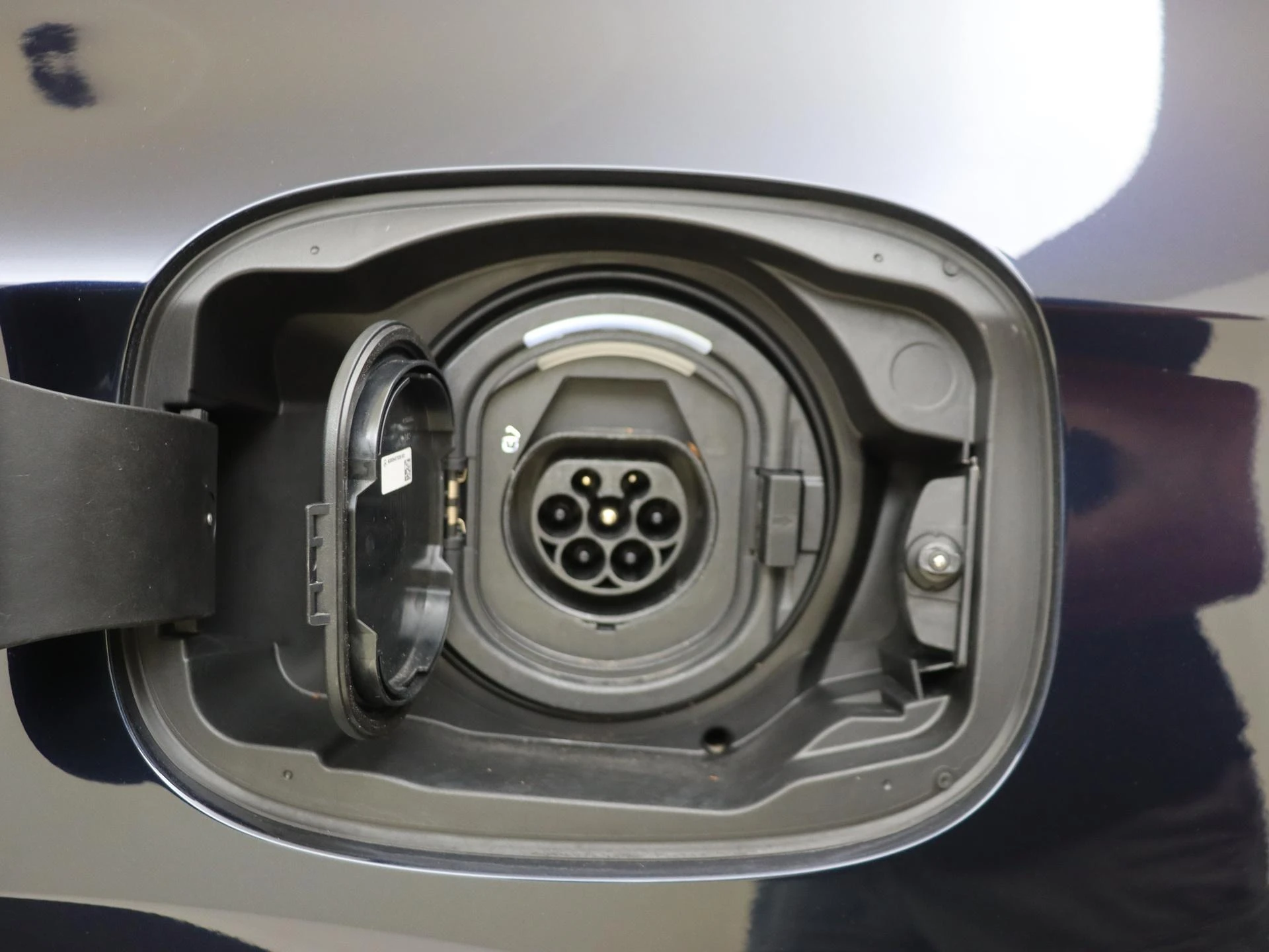 Mercedes-Benz-GLC-image-30