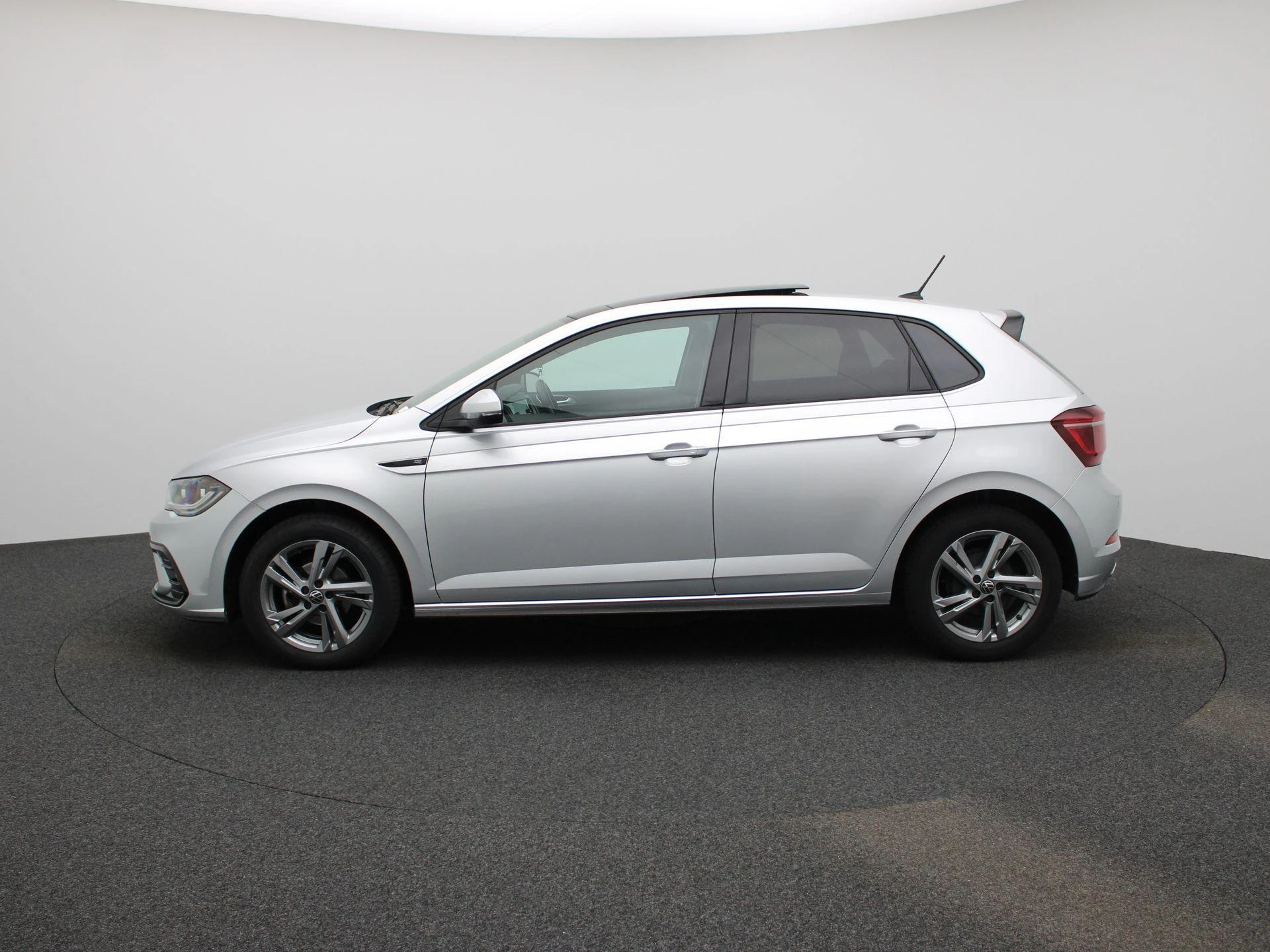 Volkswagen-Polo-image-3