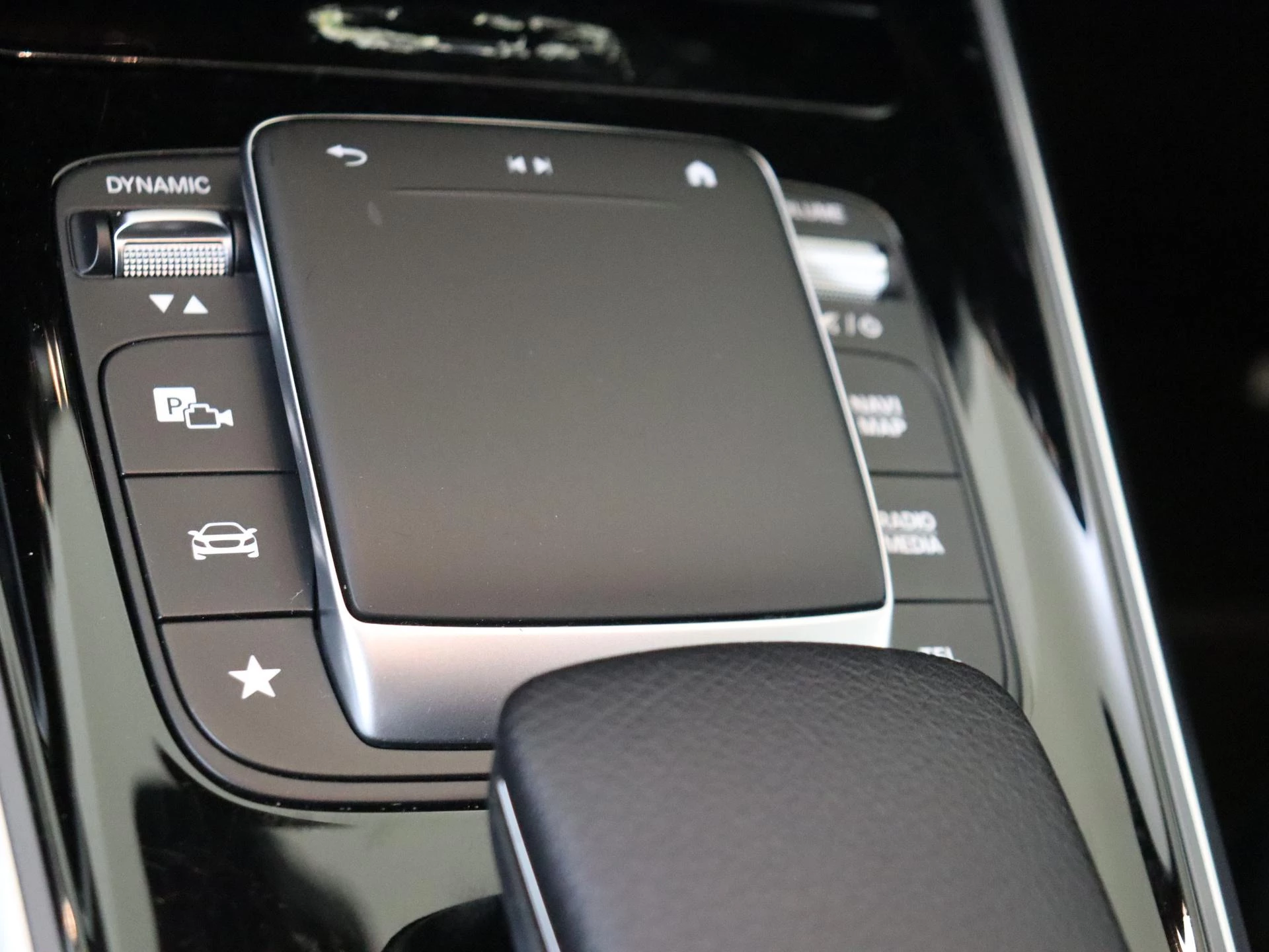 Mercedes-Benz-EQB-image-21