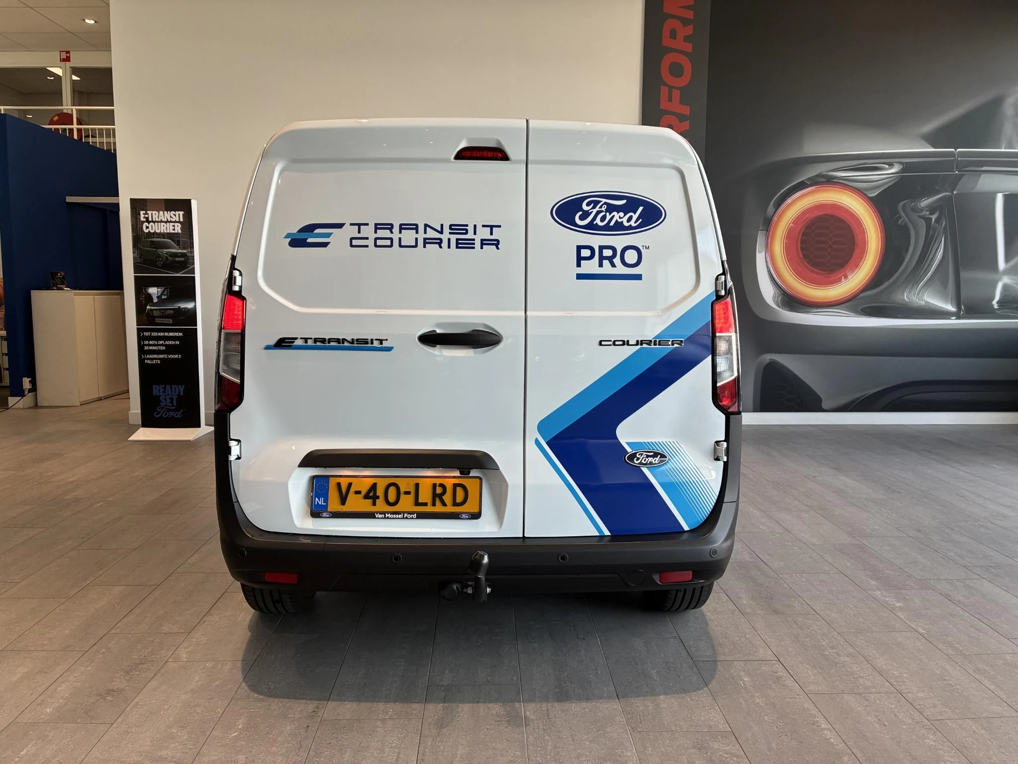 Ford-E-Transit Courier-image-5