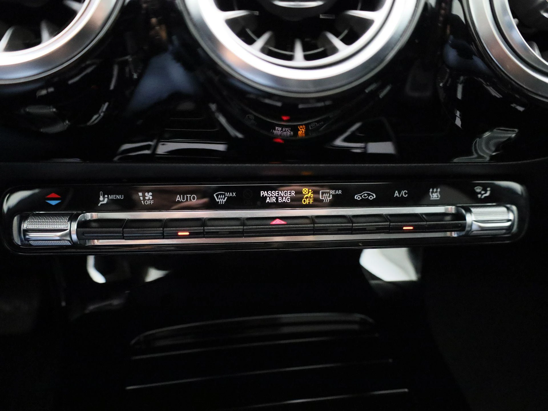 Mercedes-Benz-CLA-image-19