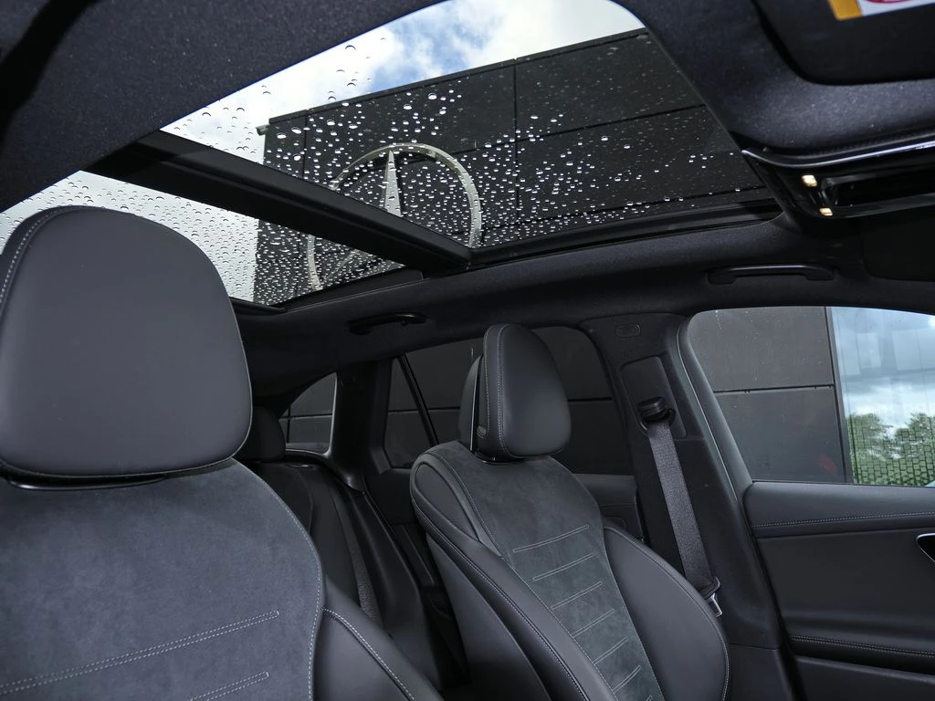 Mercedes-Benz-GLC 220 d-image-13