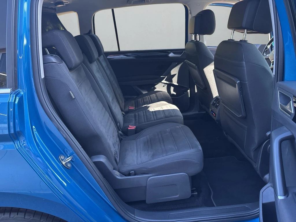 Volkswagen-Touran-image-11