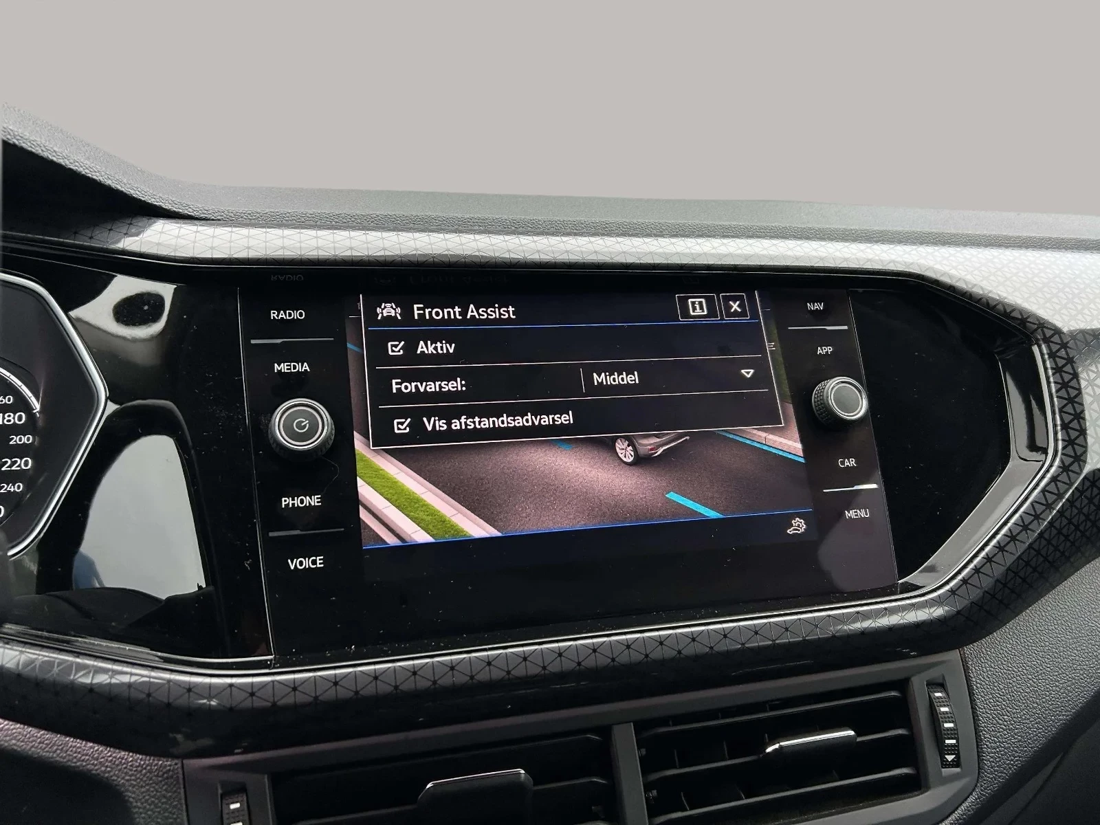 Volkswagen-T-Cross-image-18
